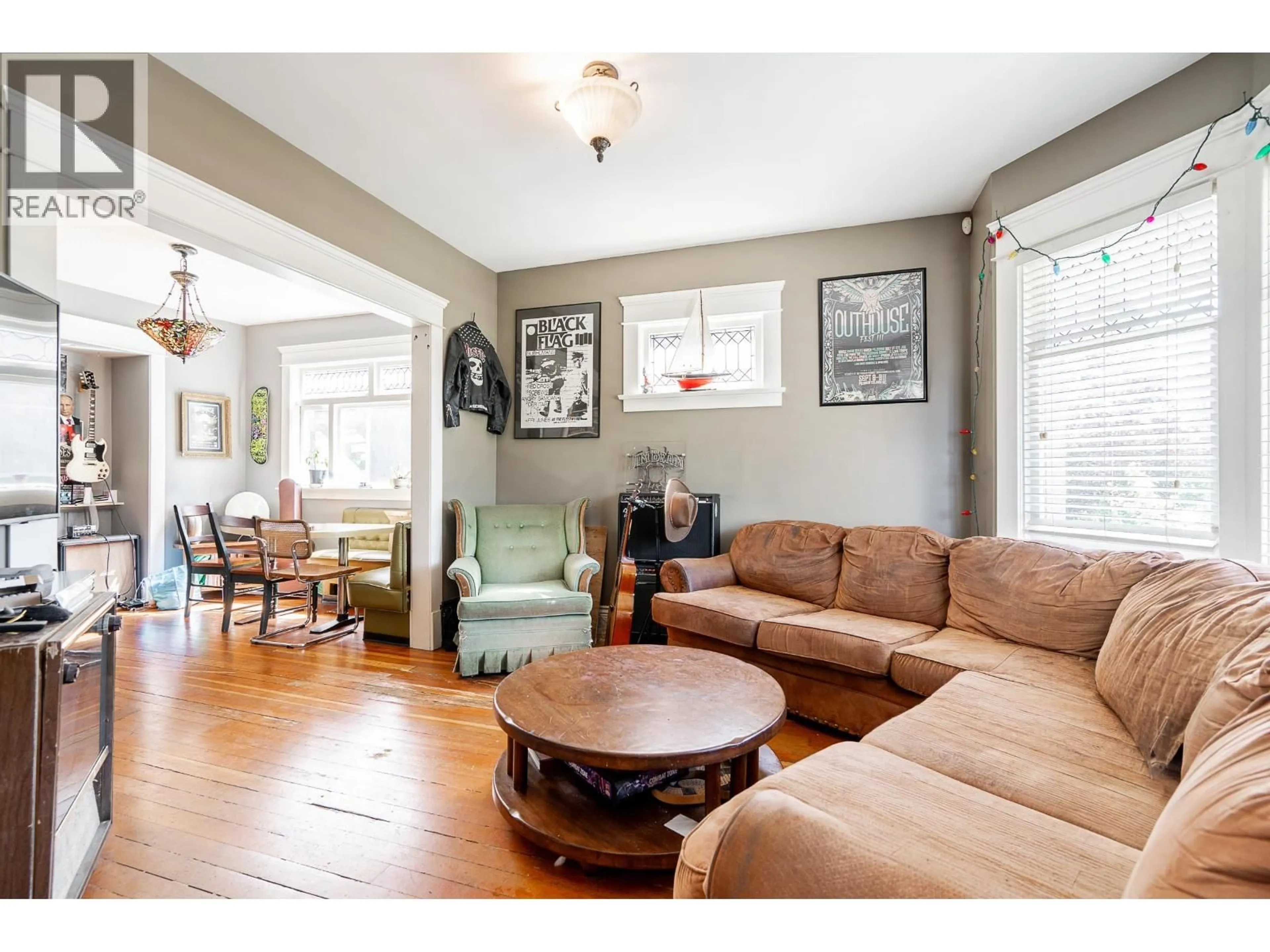 Living room with furniture, wood/laminate floor for 1329 12TH AVENUE, Vancouver British Columbia V5N2A1