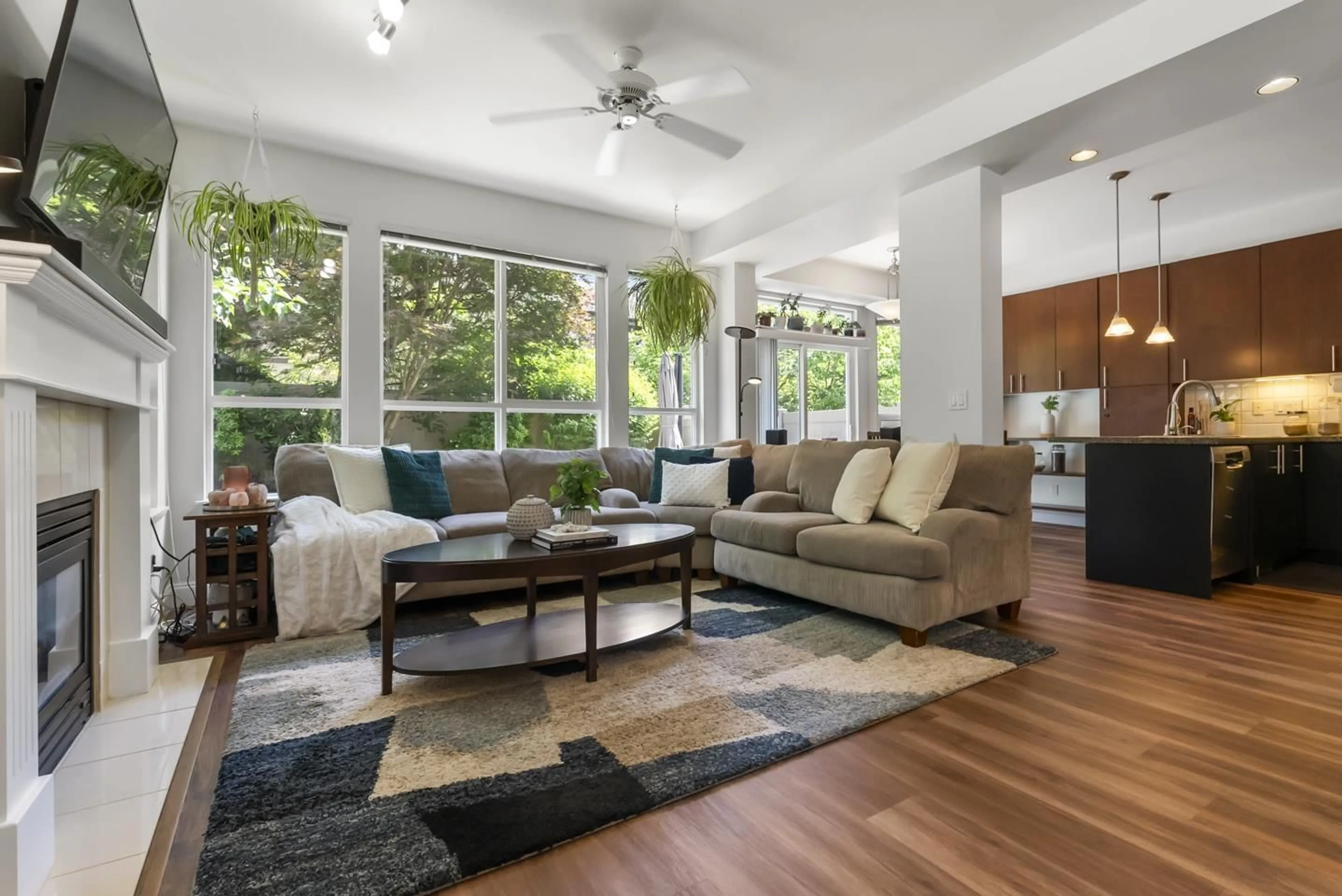 Living room with furniture, unknown for 24 - 8250 158 STREET, Surrey British Columbia V4N0R5