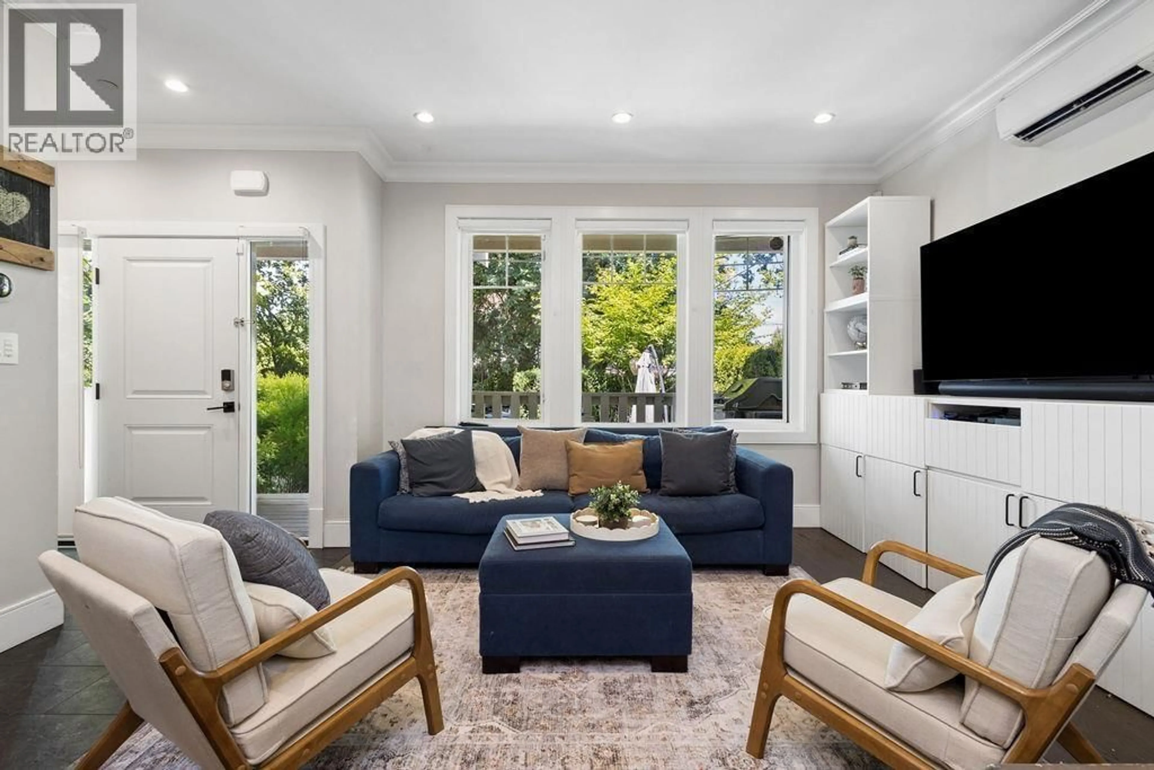 Living room with furniture, unknown for 1336 23 AVENUE, Vancouver British Columbia V5V1Z2