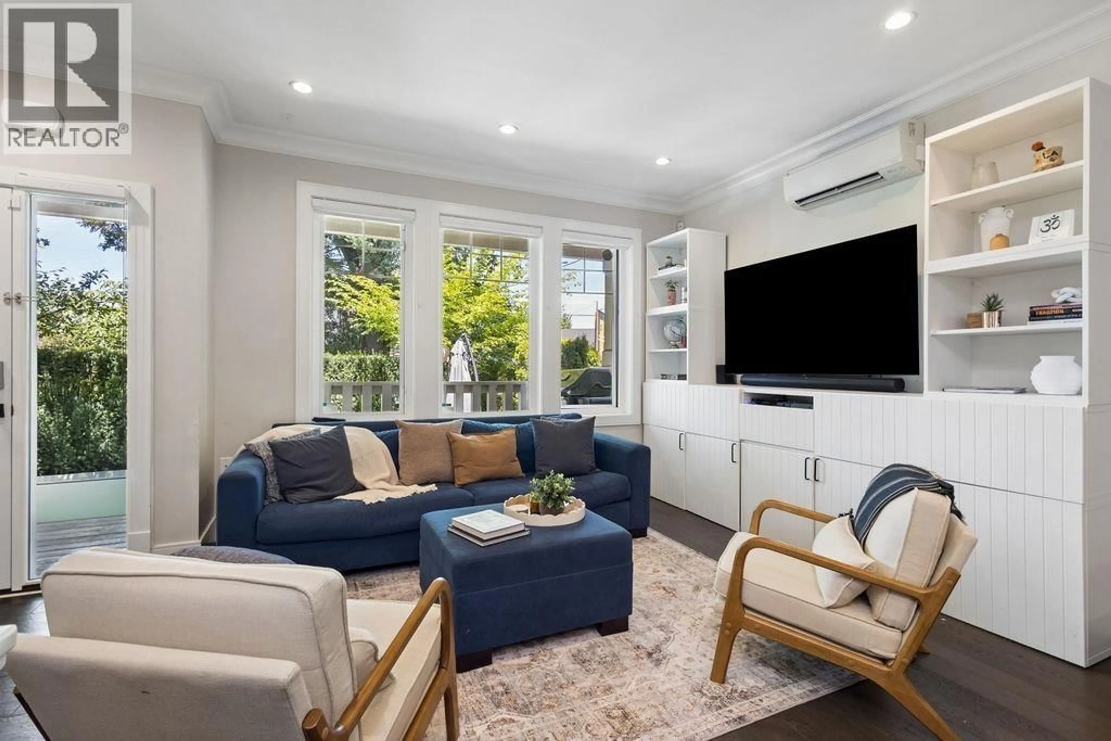 Living room with furniture, unknown for 1336 23 AVENUE, Vancouver British Columbia V5V1Z2