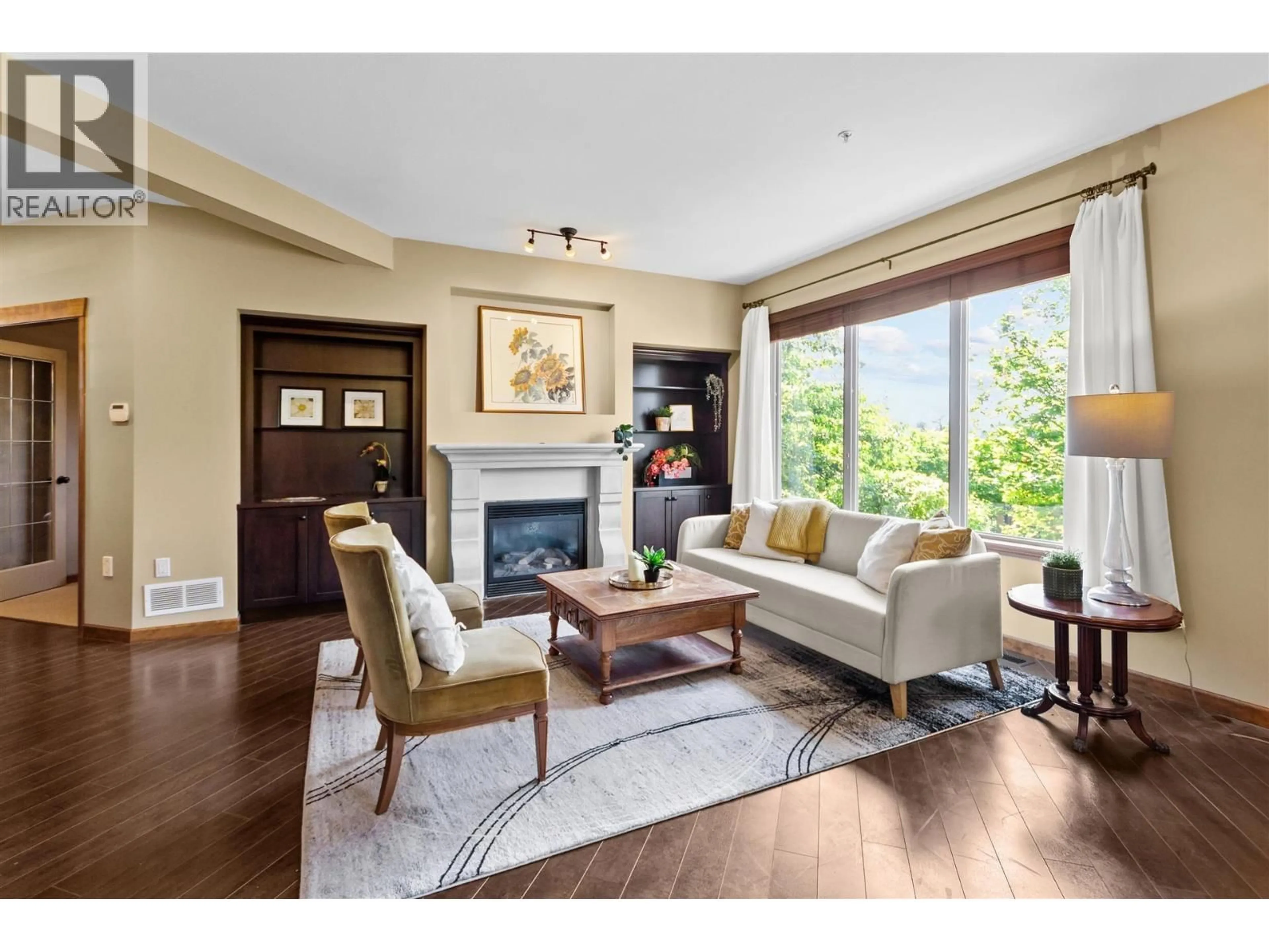 Living room with furniture, wood/laminate floor for 90 - 24185 106B AVENUE, Maple Ridge British Columbia V2W0C6
