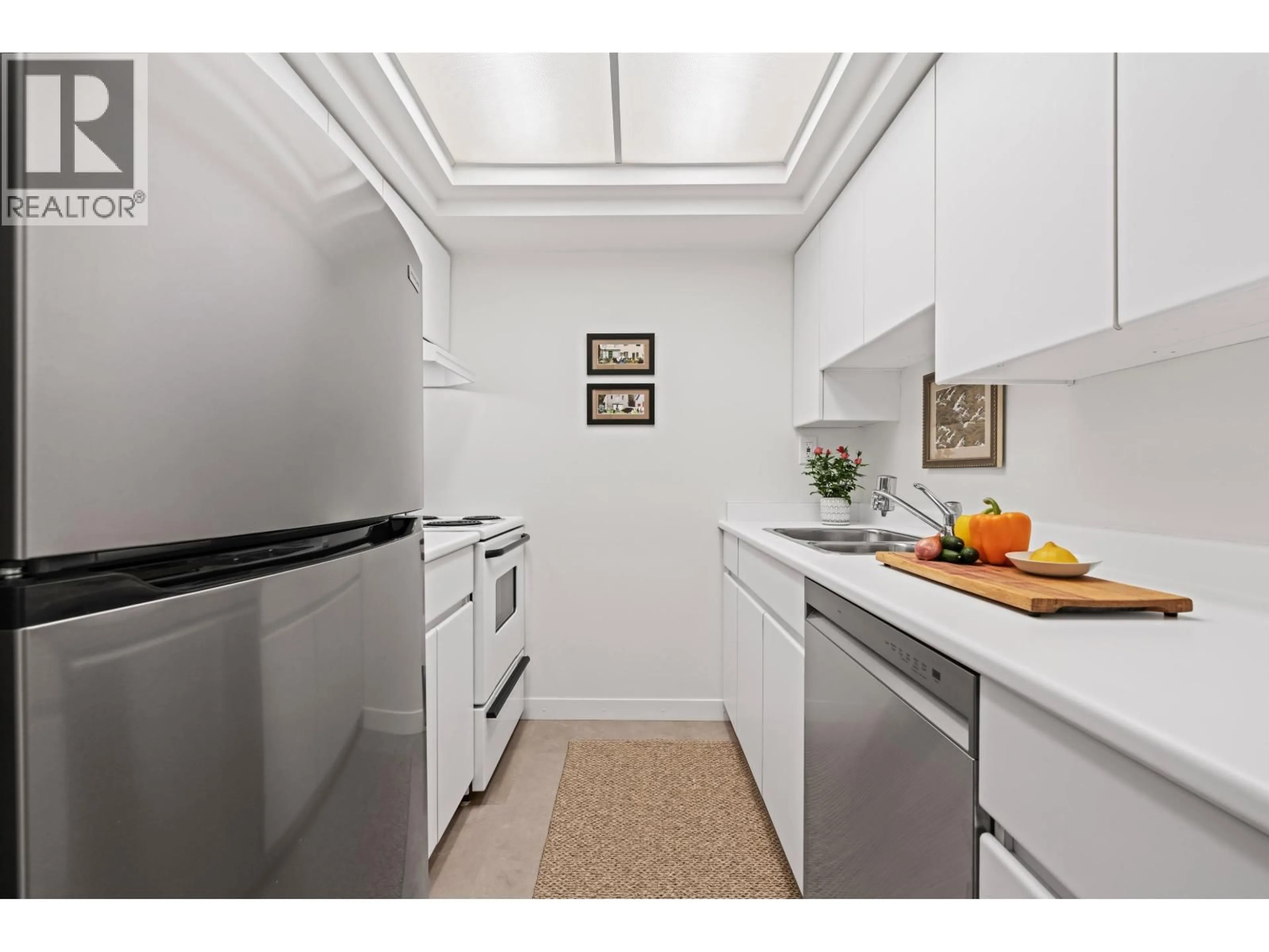 Standard kitchen, unknown for 107 - 1425 ESQUIMALT AVENUE, West Vancouver British Columbia V7T1L1