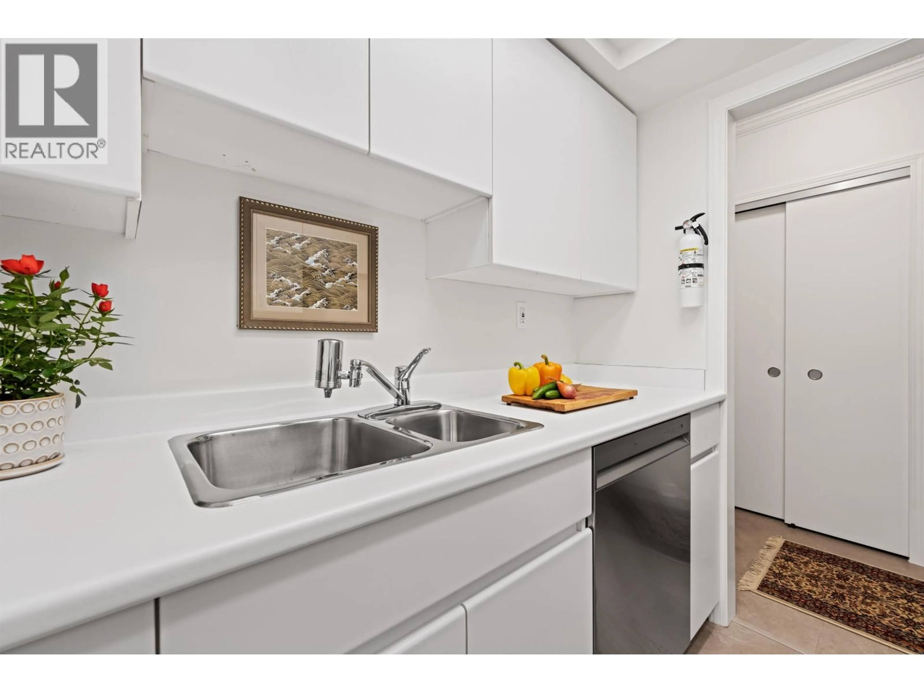Standard kitchen, unknown for 107 - 1425 ESQUIMALT AVENUE, West Vancouver British Columbia V7T1L1