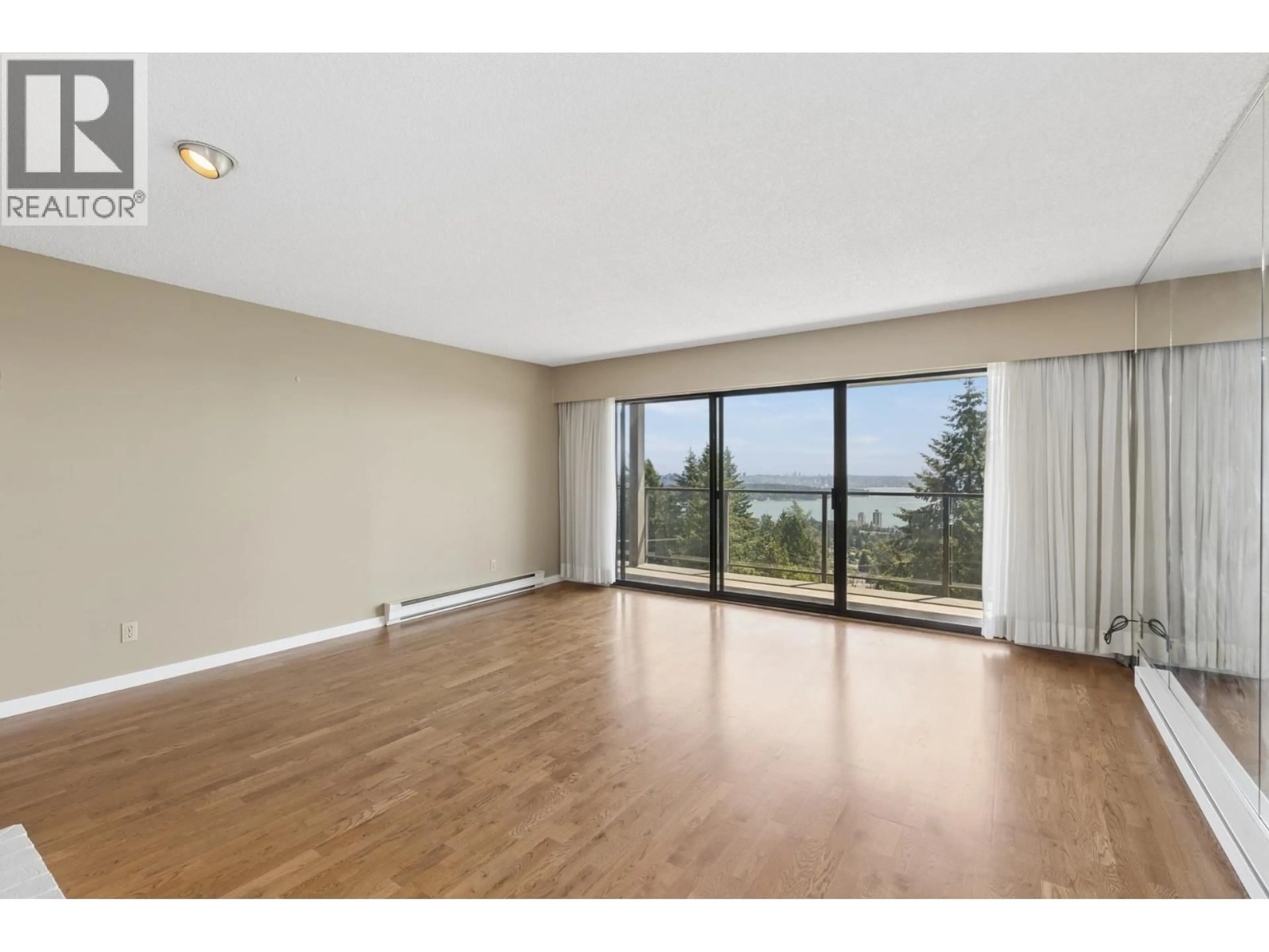A pic of a room for 8 - 2206 FOLKESTONE WAY, West Vancouver British Columbia V7S2X7