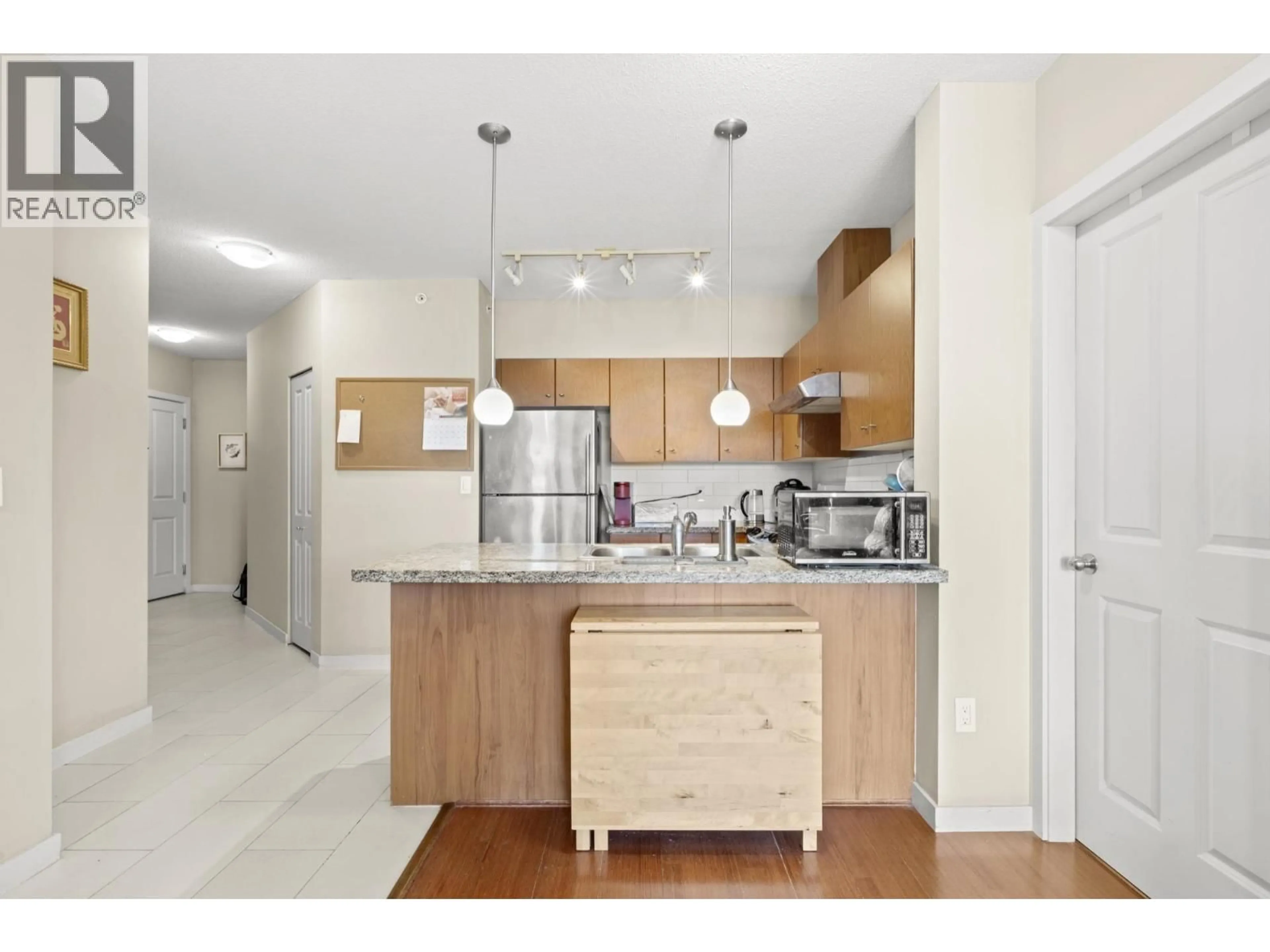 Standard kitchen, unknown for 1904 - 511 ROCHESTER AVENUE, Coquitlam British Columbia V3K0A2