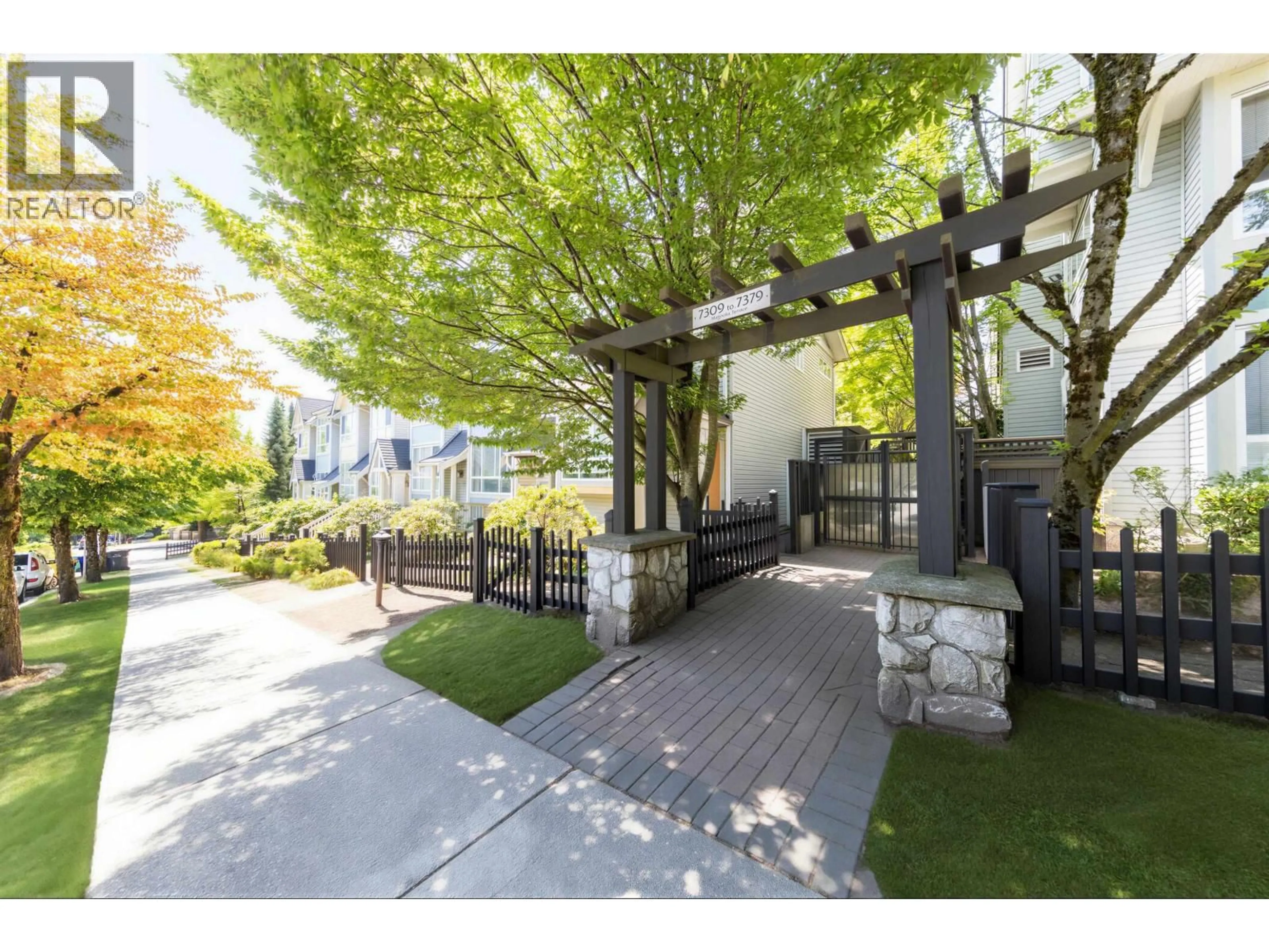 Patio, street for 7363 MAGNOLIA TERRACE, Burnaby British Columbia V5E4M3