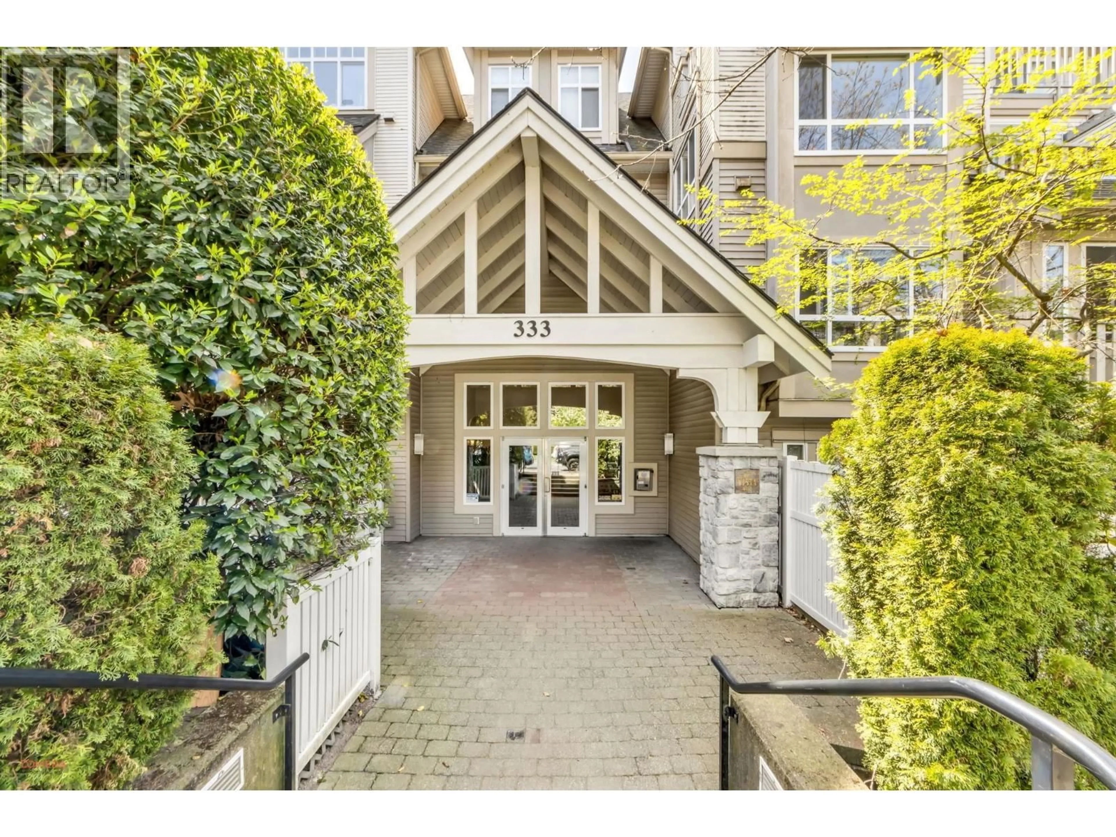 Indoor foyer for 208 - 333 1ST STREET, North Vancouver British Columbia V7L4W9