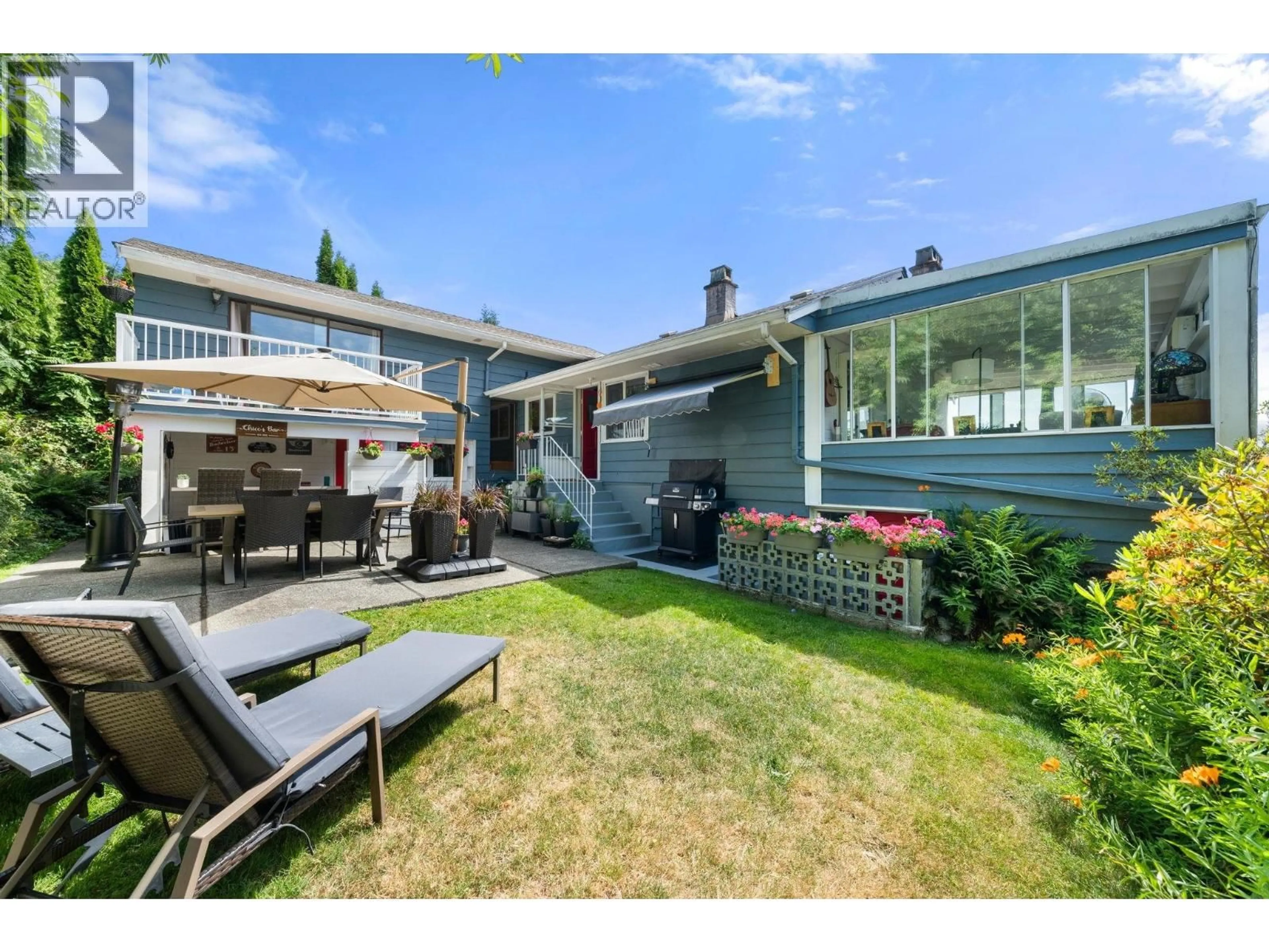 Patio, mountain view for 674 BLUERIDGE AVENUE, North Vancouver British Columbia V7R2J3