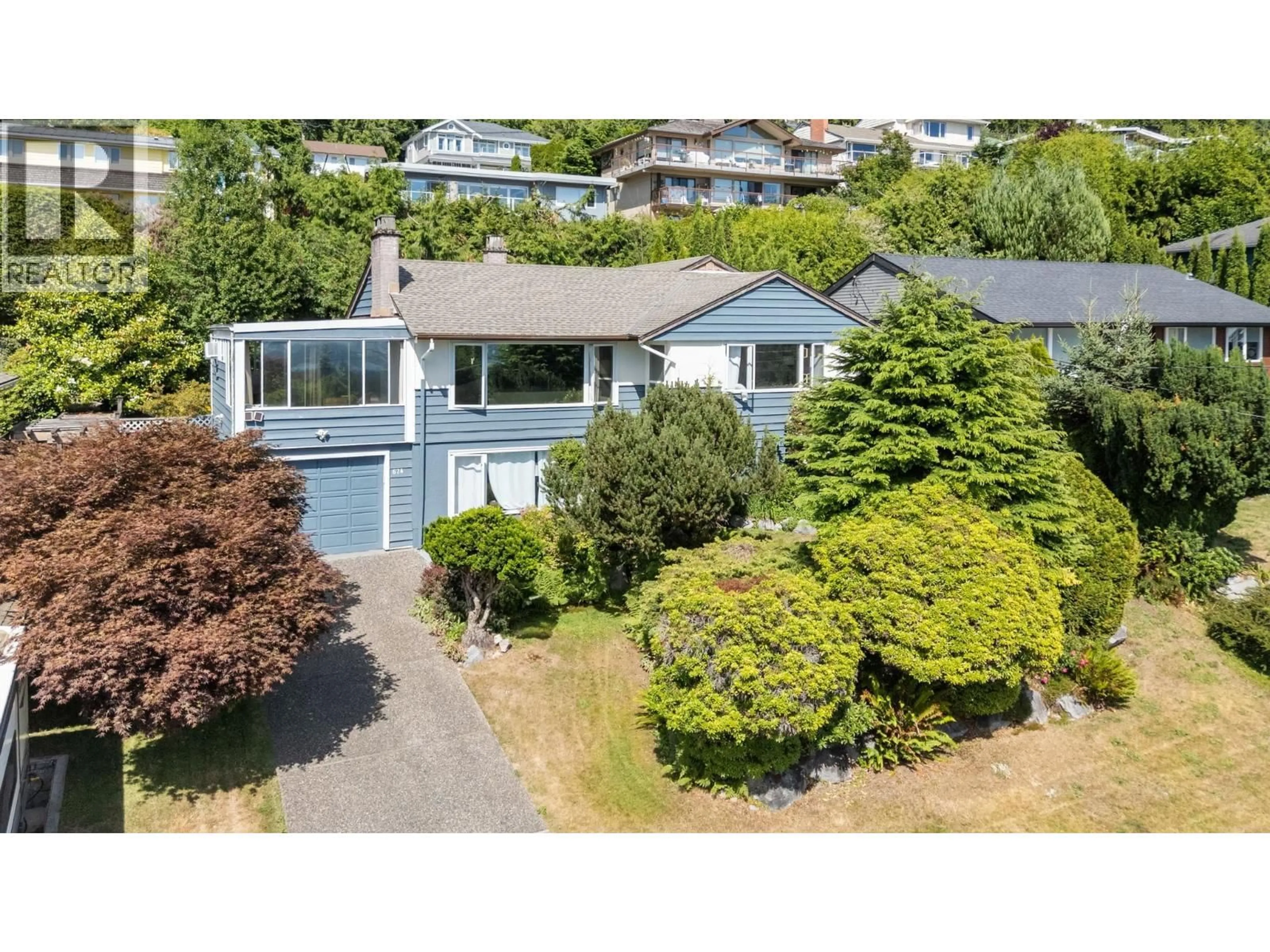 A pic from outside/outdoor area/front of a property/back of a property/a pic from drone, street for 674 BLUERIDGE AVENUE, North Vancouver British Columbia V7R2J3