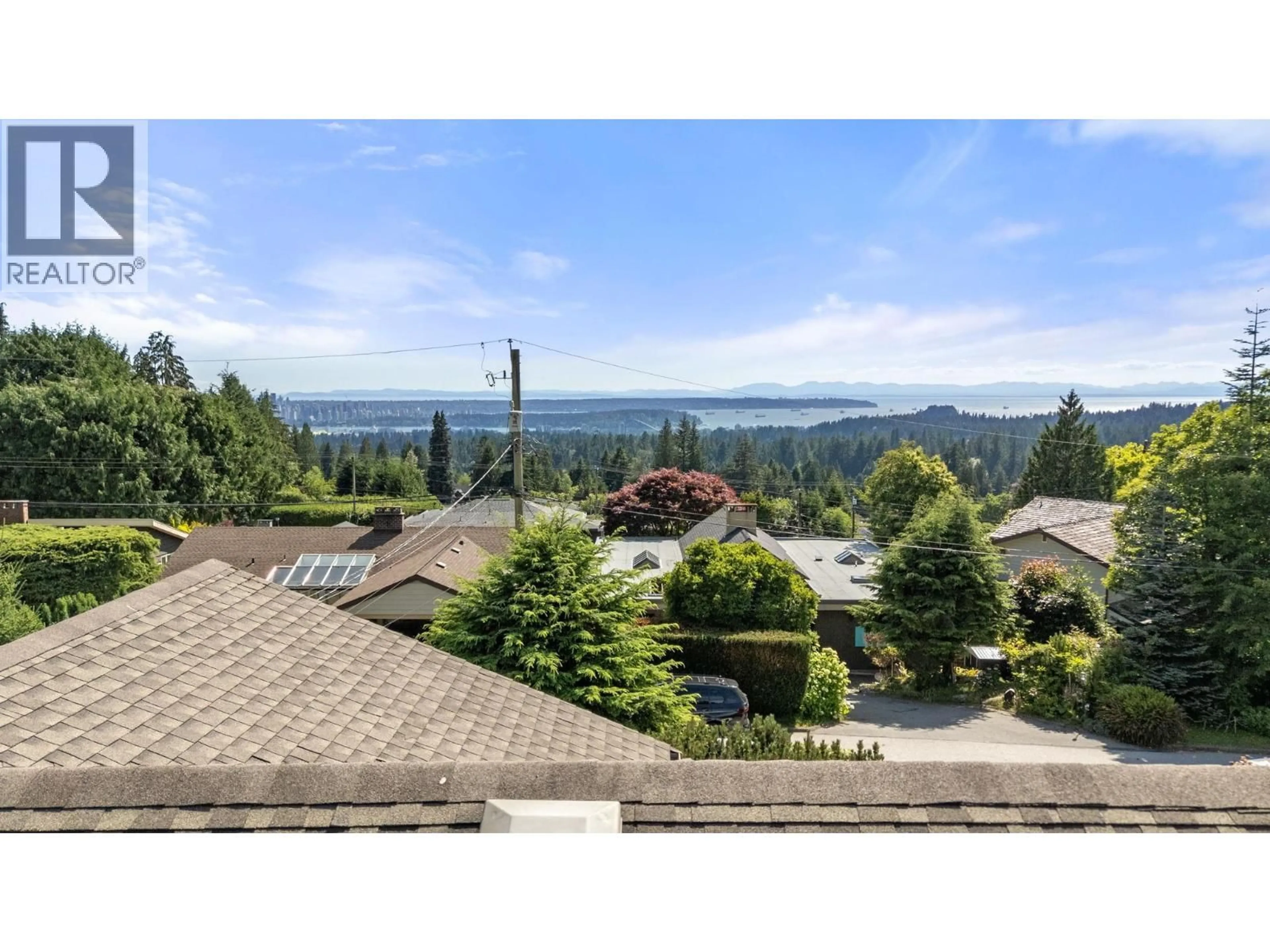 A pic from outside/outdoor area/front of a property/back of a property/a pic from drone, mountain view for 674 BLUERIDGE AVENUE, North Vancouver British Columbia V7R2J3