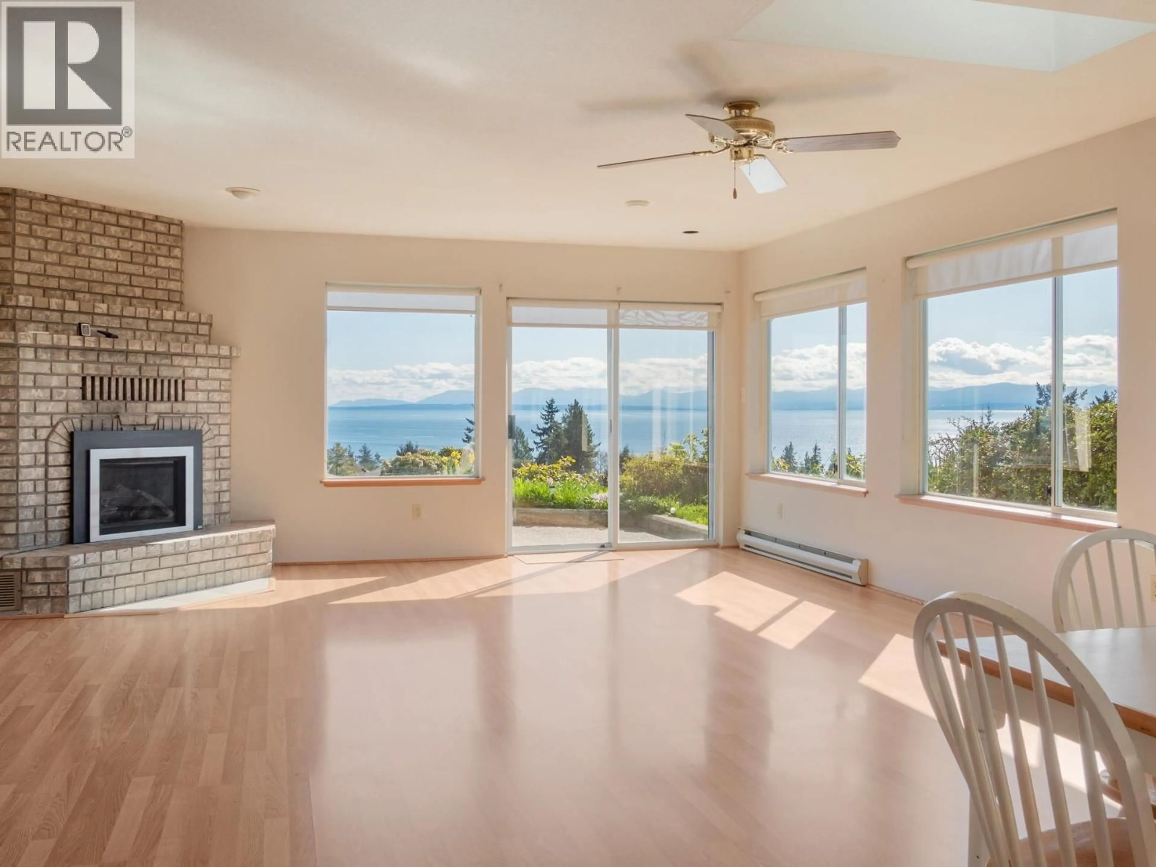 Living room with furniture, unknown for 5160 RIDGEVIEW DRIVE, Sechelt British Columbia V7Z0B8