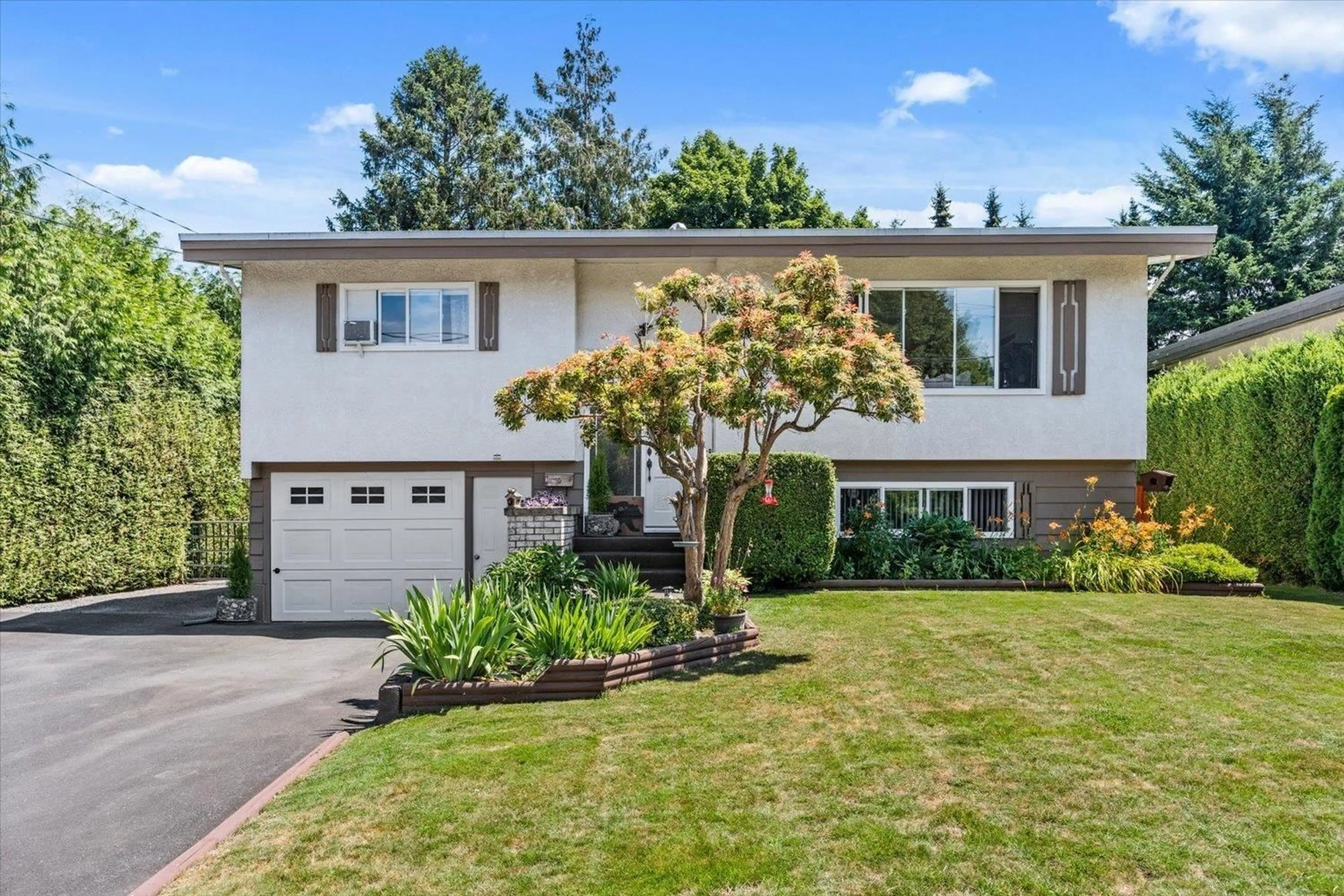 Home with vinyl exterior material, street for 6336 REID ROAD, Chilliwack British Columbia V2R3H1