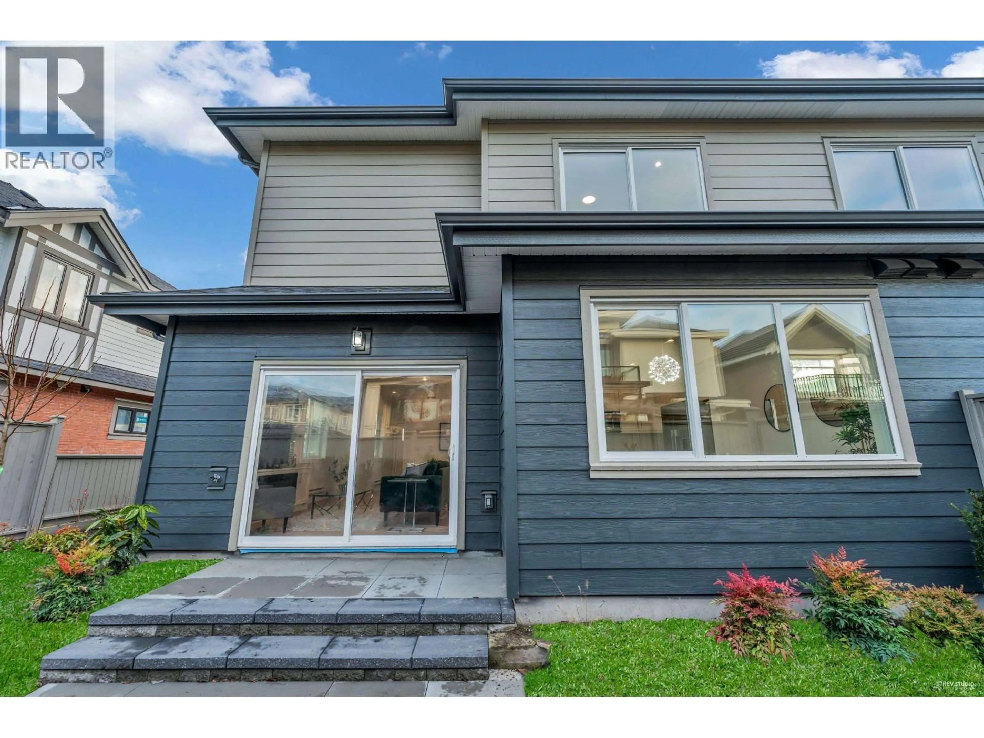 Home with vinyl exterior material, street for 105 - 8233 WILLIAMS ROAD, Richmond British Columbia V7A1G4