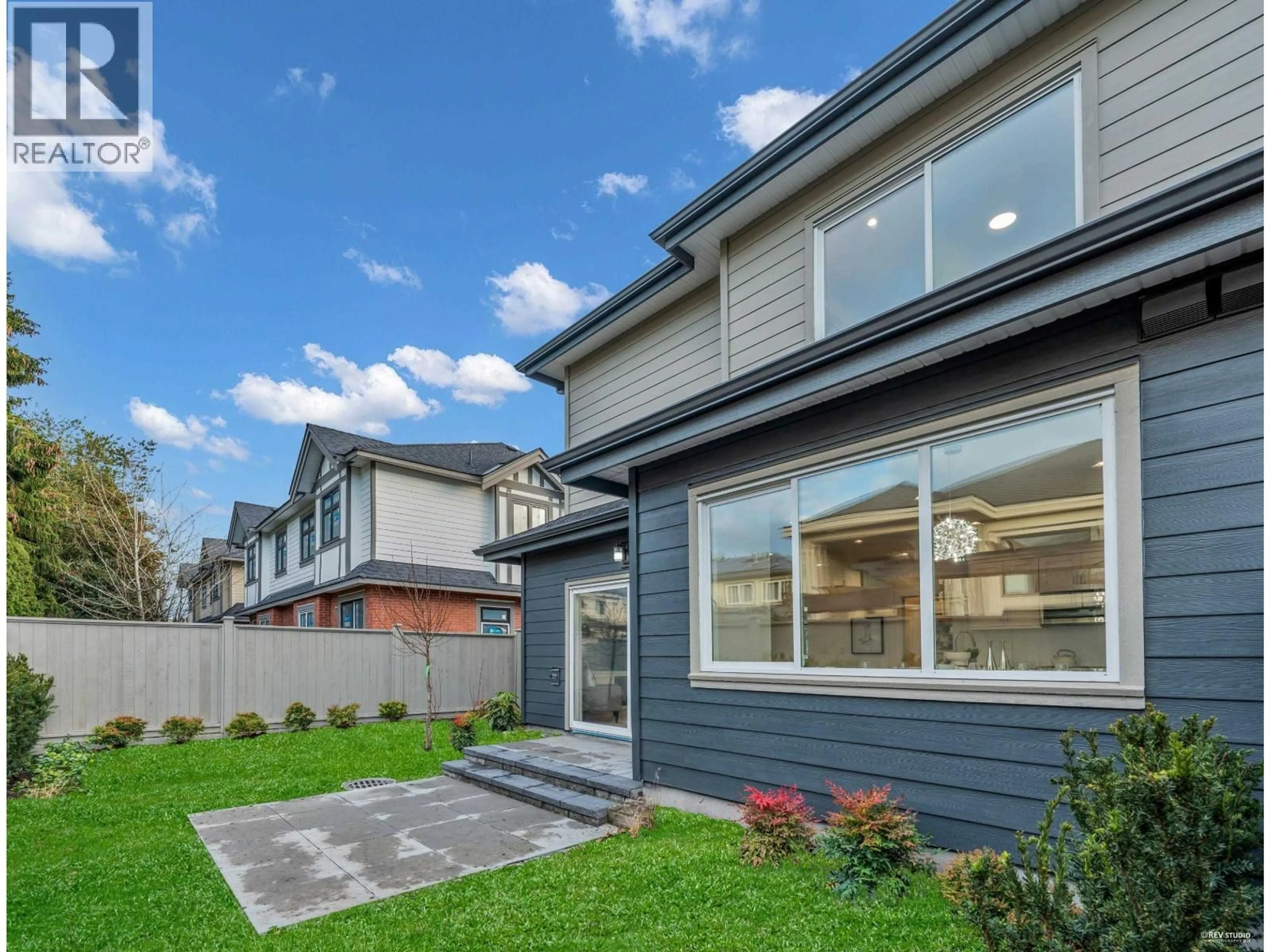 Home with vinyl exterior material, street for 105 - 8233 WILLIAMS ROAD, Richmond British Columbia V7A1G4