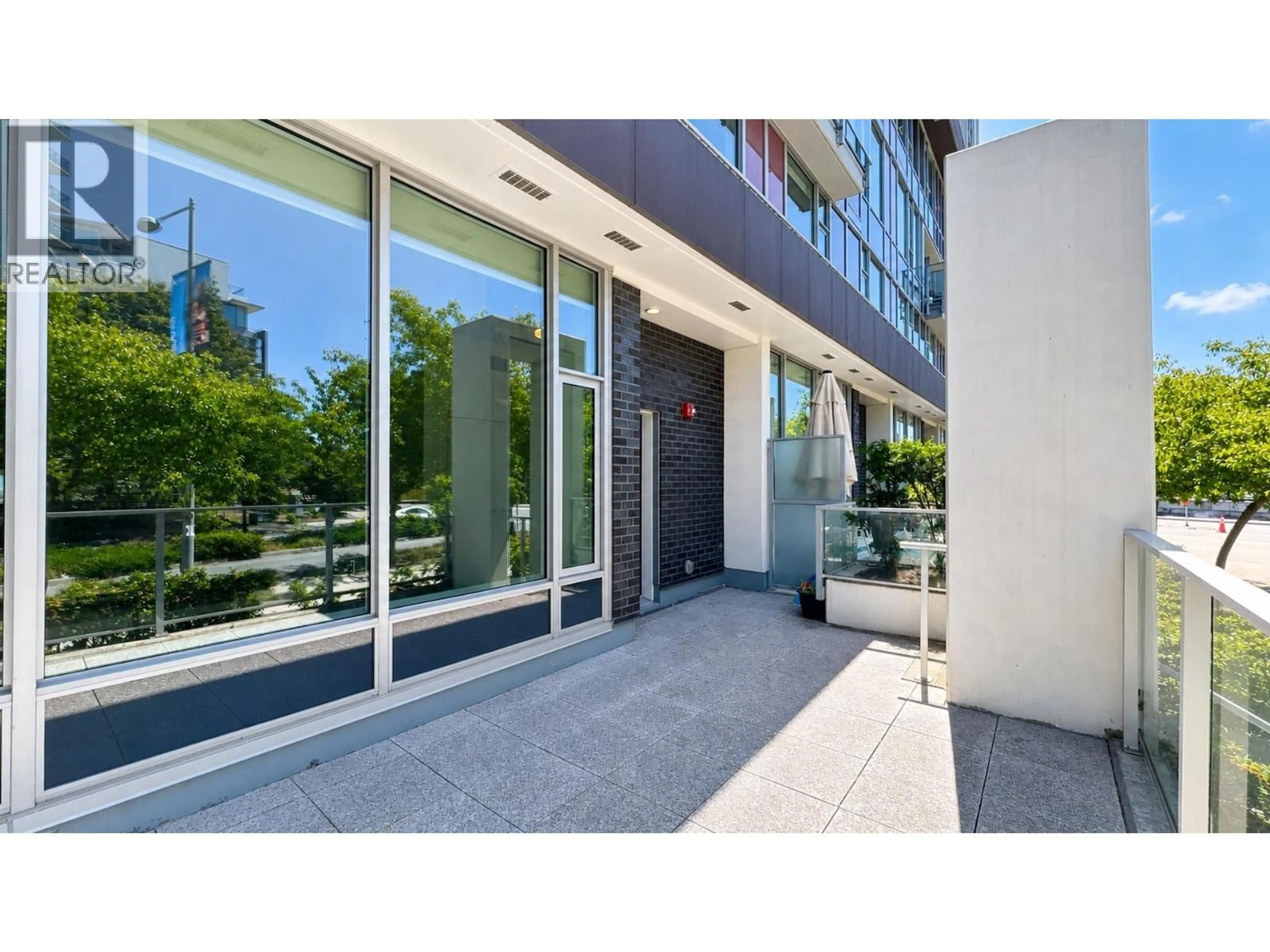 Indoor foyer for 4 - 5688 HOLLYBRIDGE WAY, Richmond British Columbia V7C4N3