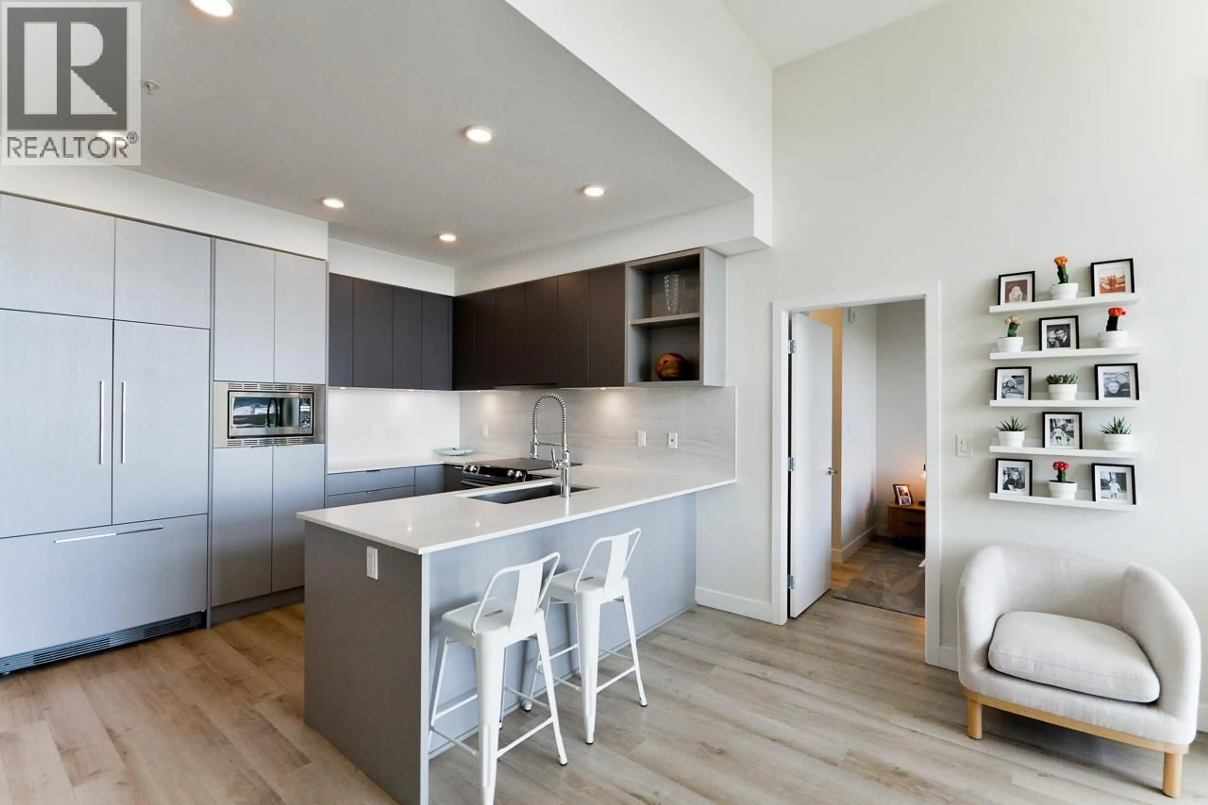 Contemporary kitchen, unknown for 405 - 1892 STARLING DRIVE, Delta British Columbia V4M0C7