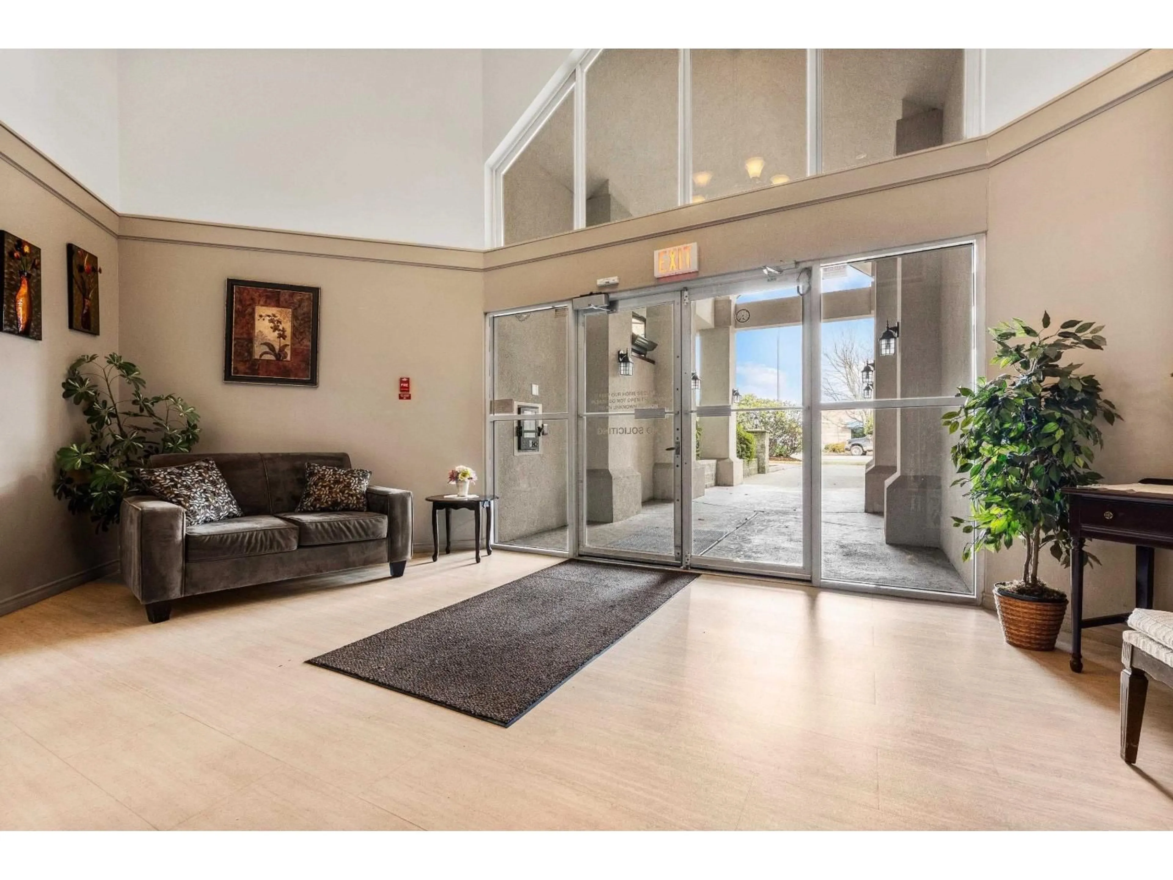 Indoor foyer for 313 - 45520 KNIGHT ROAD, Chilliwack British Columbia V2R3Z2