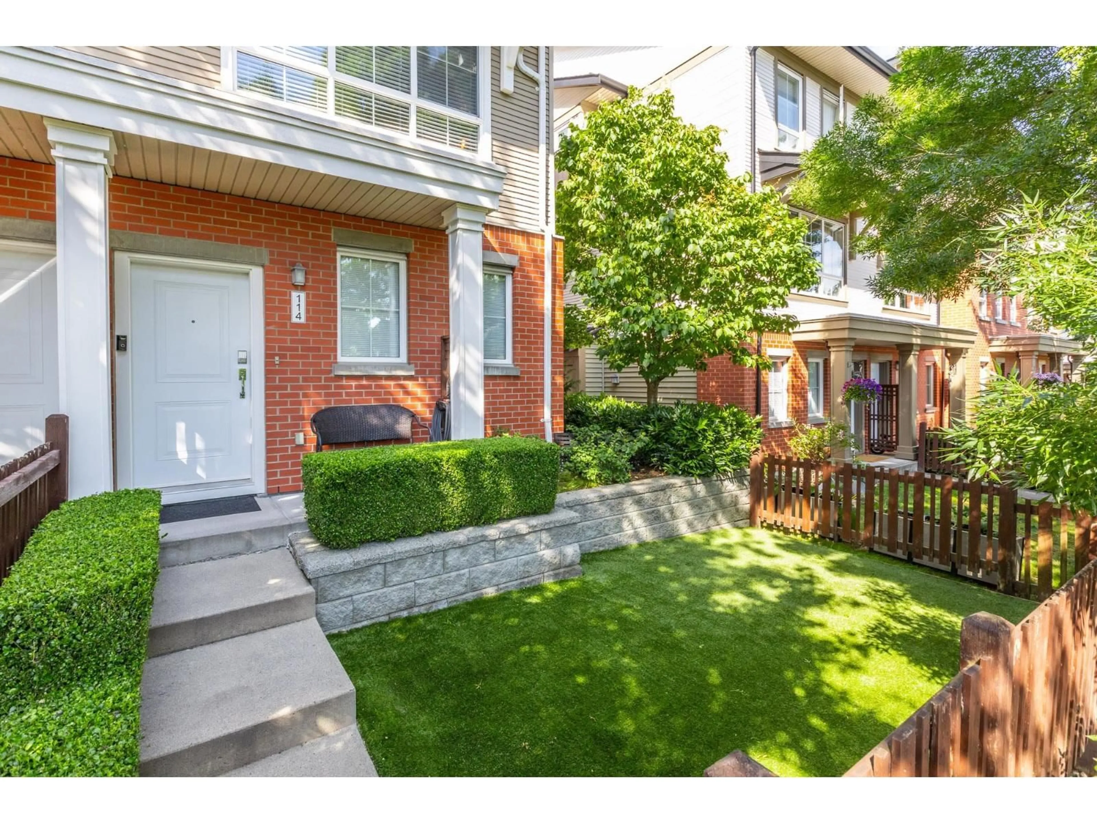 Patio, street for 114 - 19505 68A AVENUE, Surrey British Columbia V4N6K3