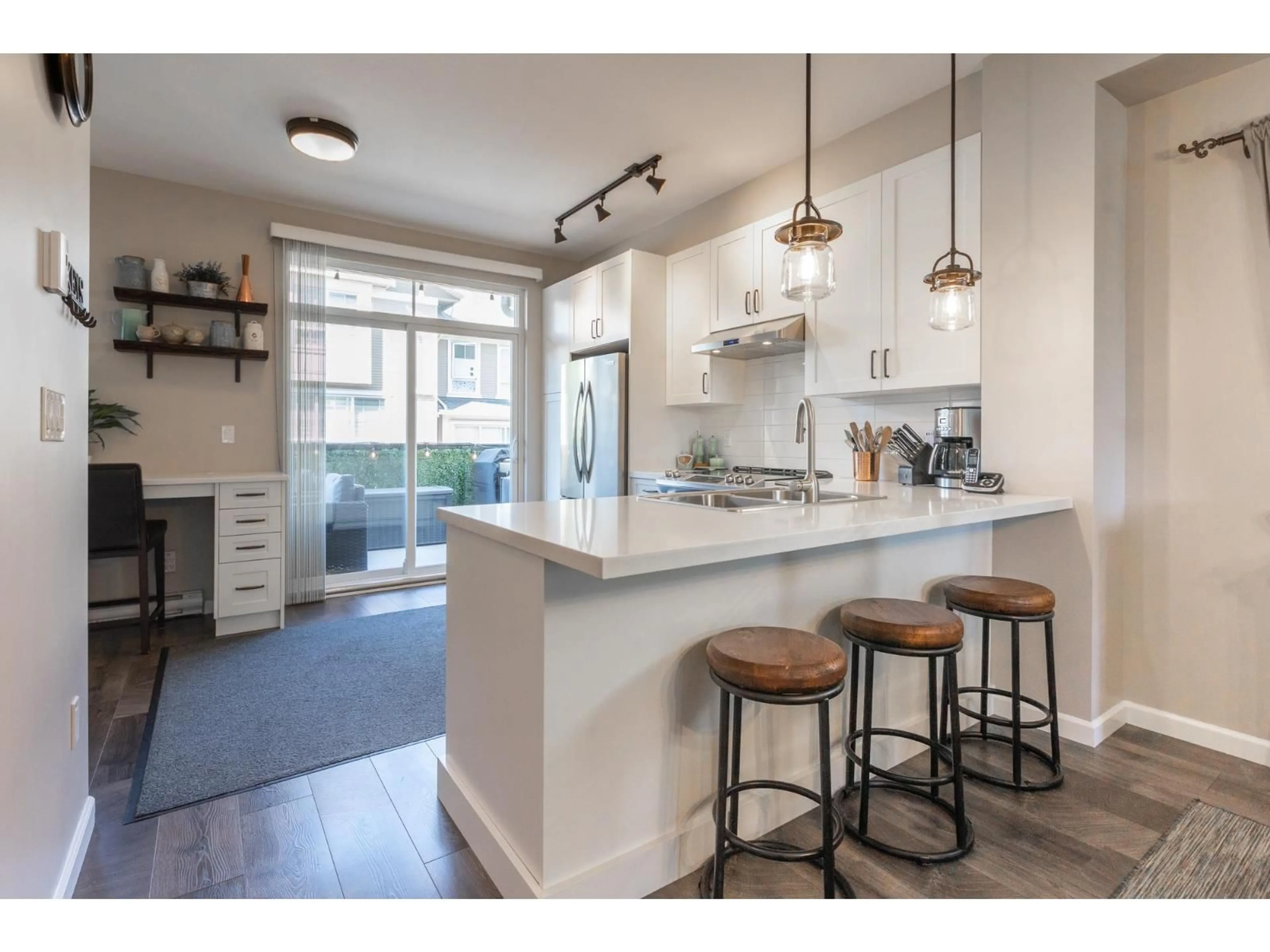Open concept kitchen, unknown for 114 - 19505 68A AVENUE, Surrey British Columbia V4N6K3