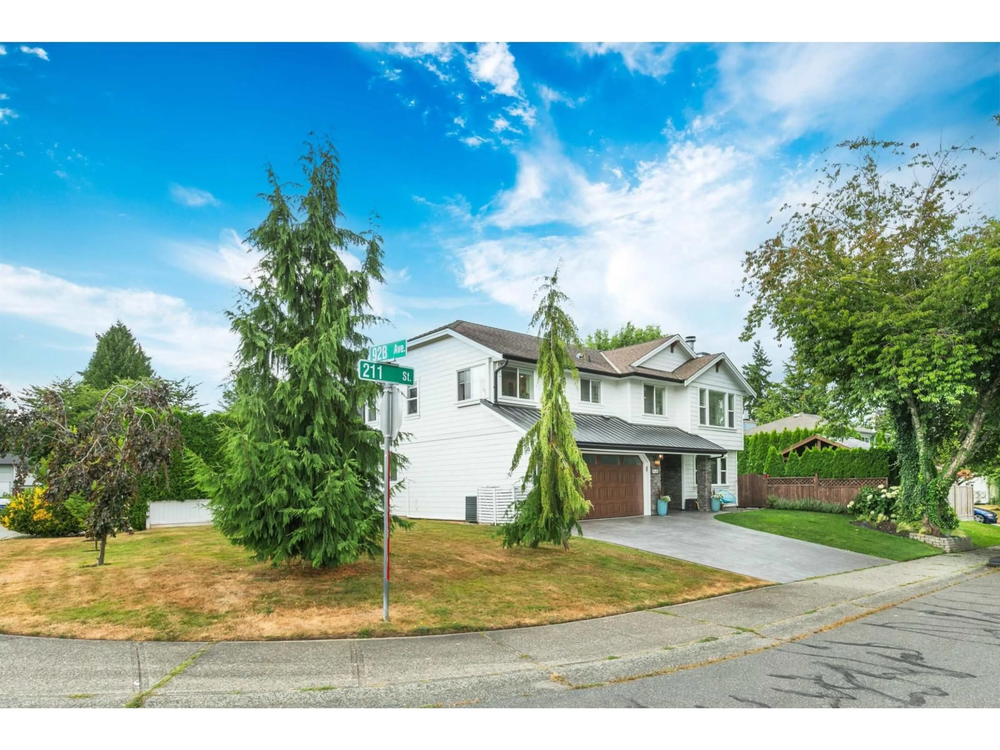 A pic from outside/outdoor area/front of a property/back of a property/a pic from drone, street for 9285 211 STREET, Langley British Columbia V1M2B2