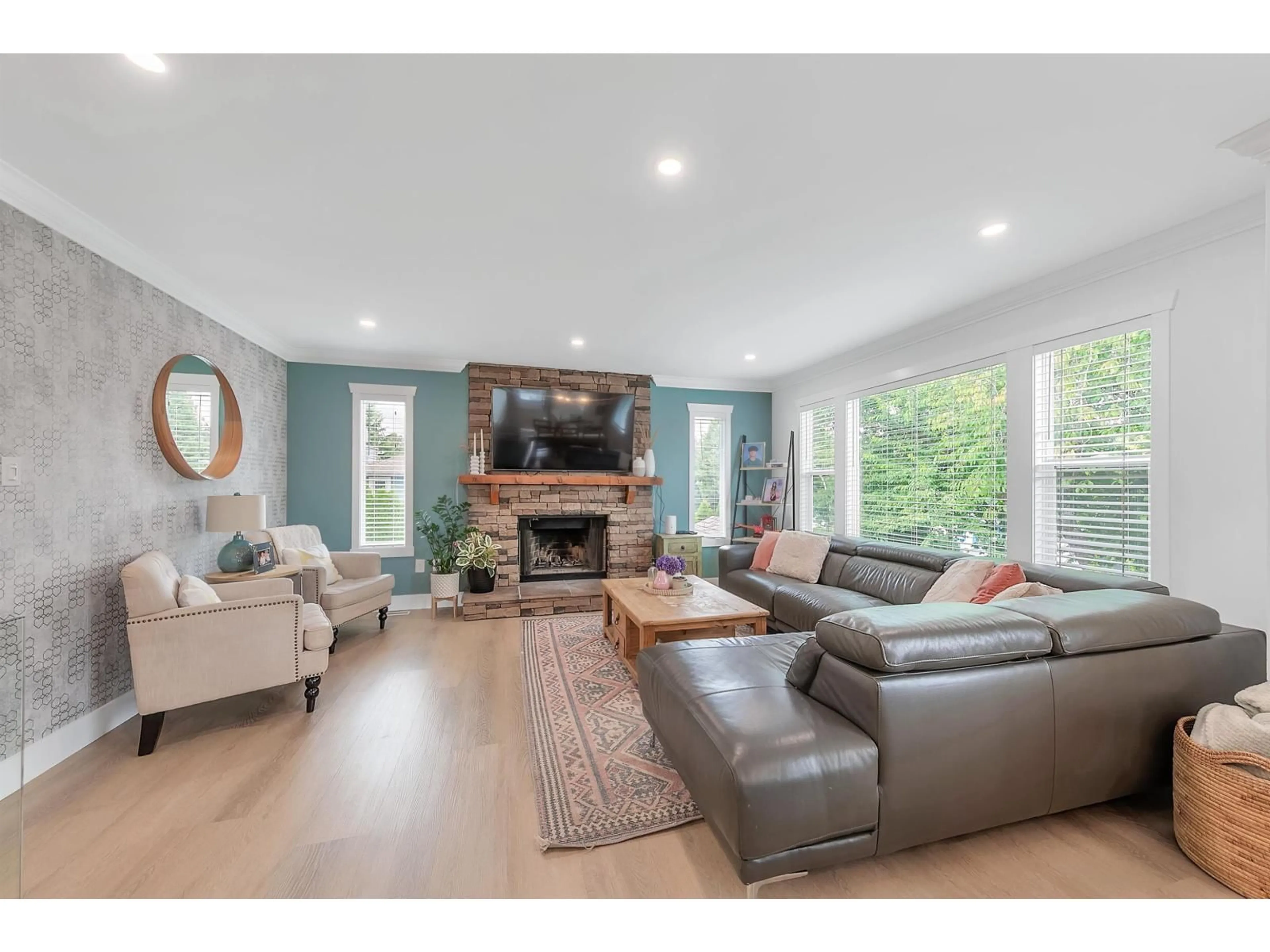 Living room with furniture, wood/laminate floor for 9285 211 STREET, Langley British Columbia V1M2B2