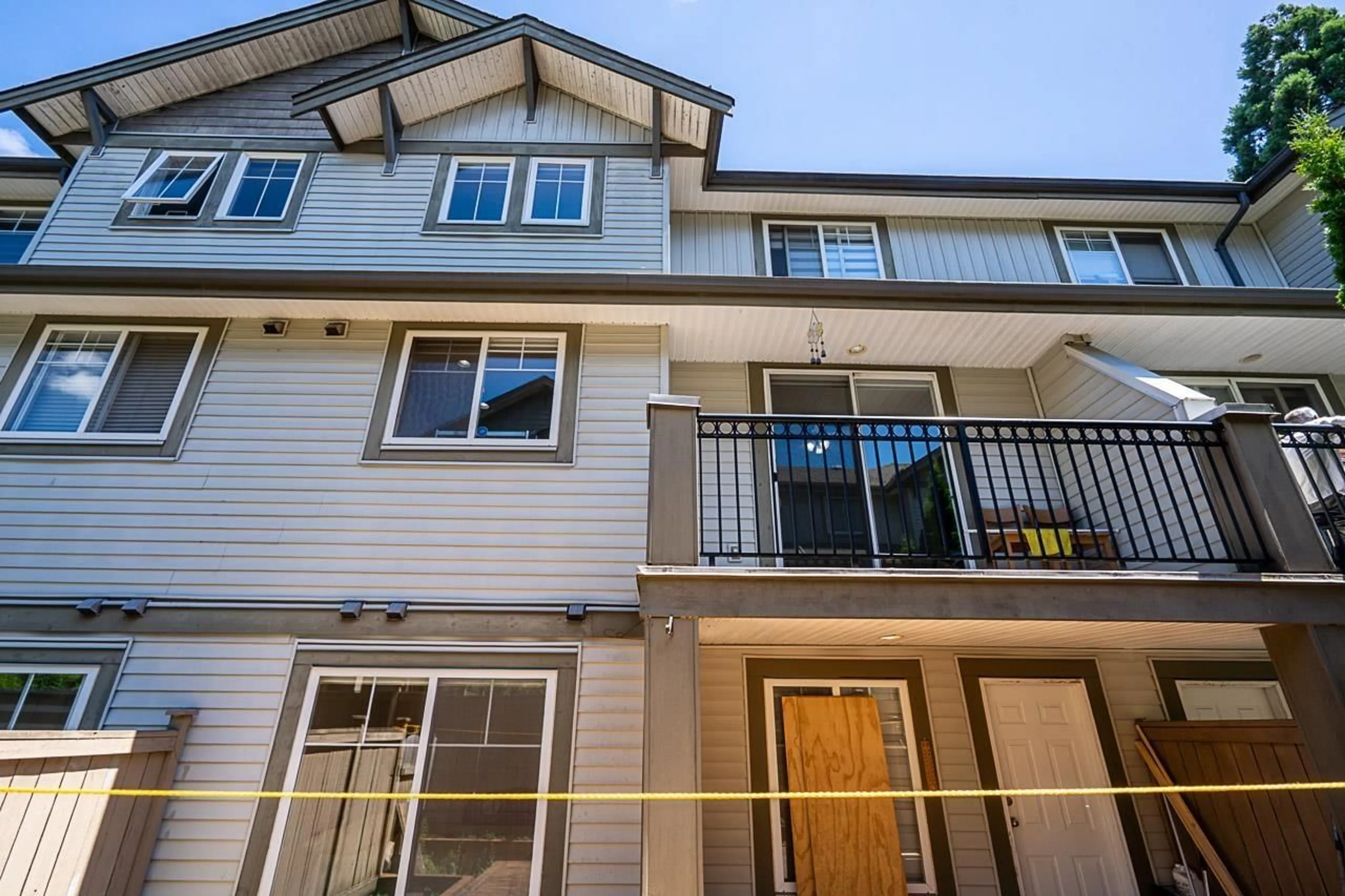 Home with vinyl exterior material, unknown for 7 - 14453 72 AVENUE, Surrey British Columbia V3S2E6