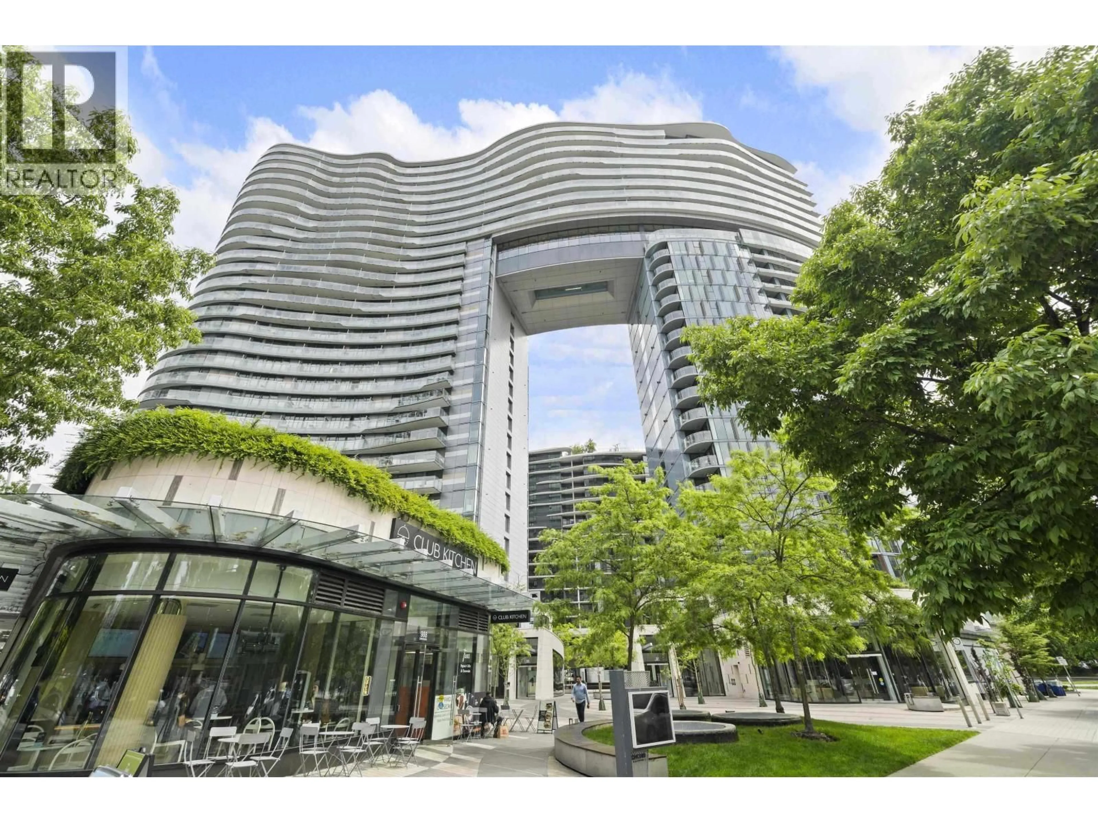 Indoor foyer for 2320 - 89 NELSON STREET, Vancouver British Columbia V6Z0E7