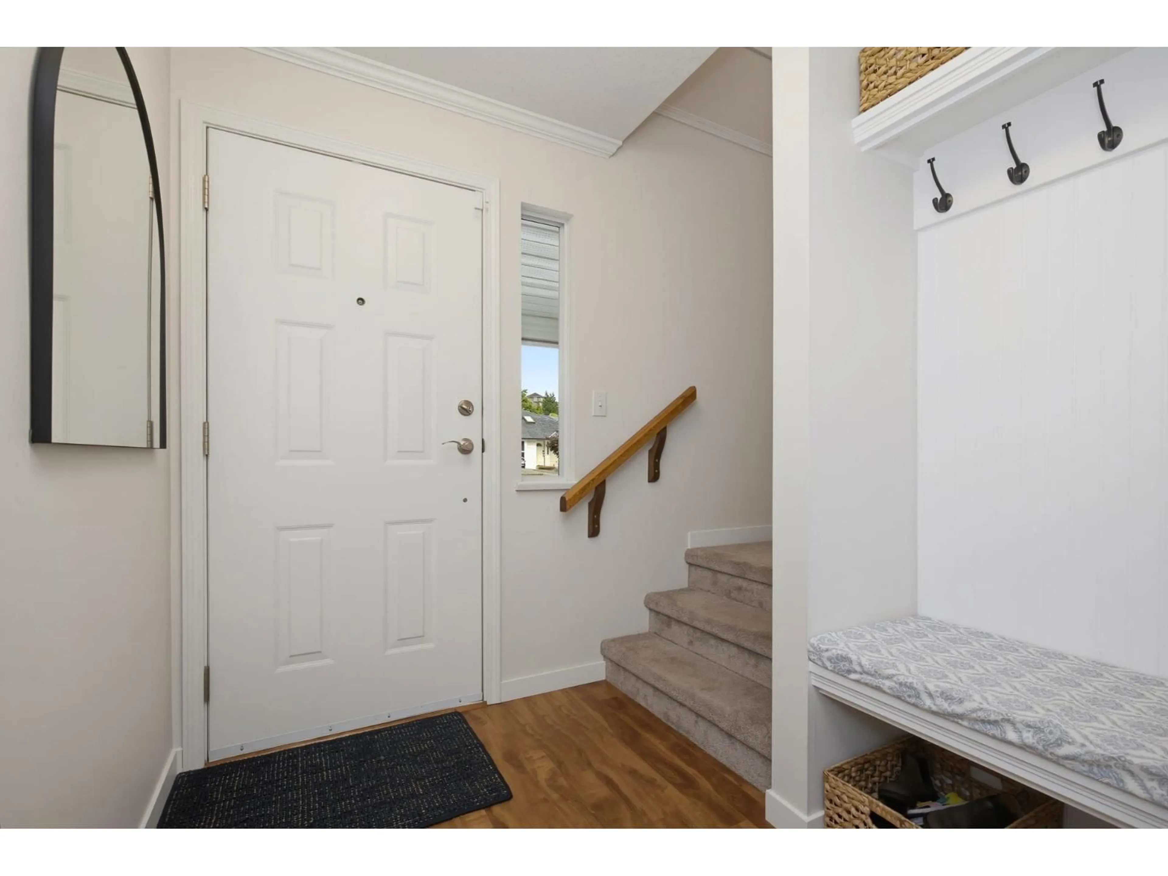 Indoor entryway for 35485 SANDY HILL ROAD, Abbotsford British Columbia V3G1J3