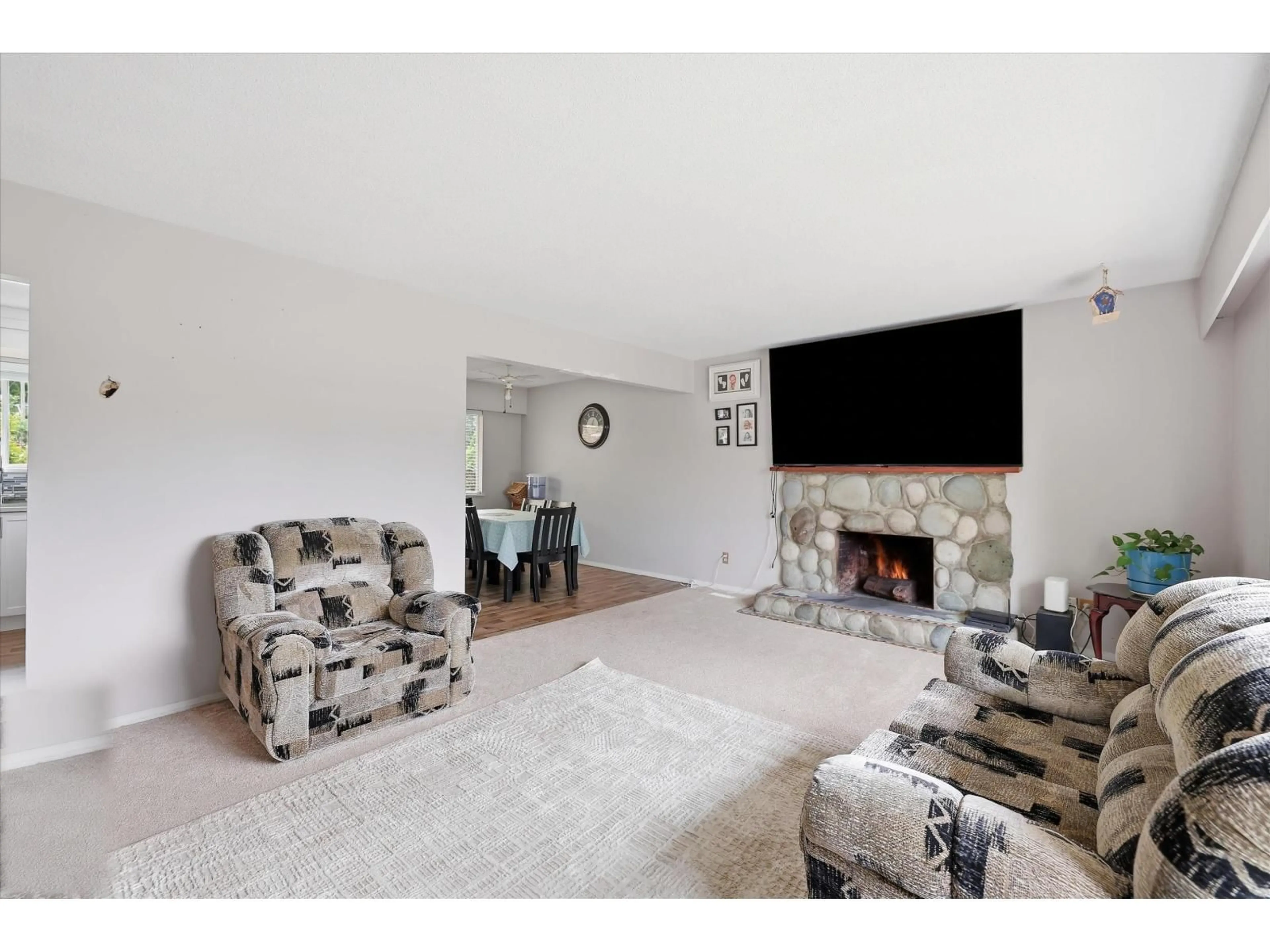 Living room with furniture, unknown for 1940 EAGLE STREET, Abbotsford British Columbia V2S3A6