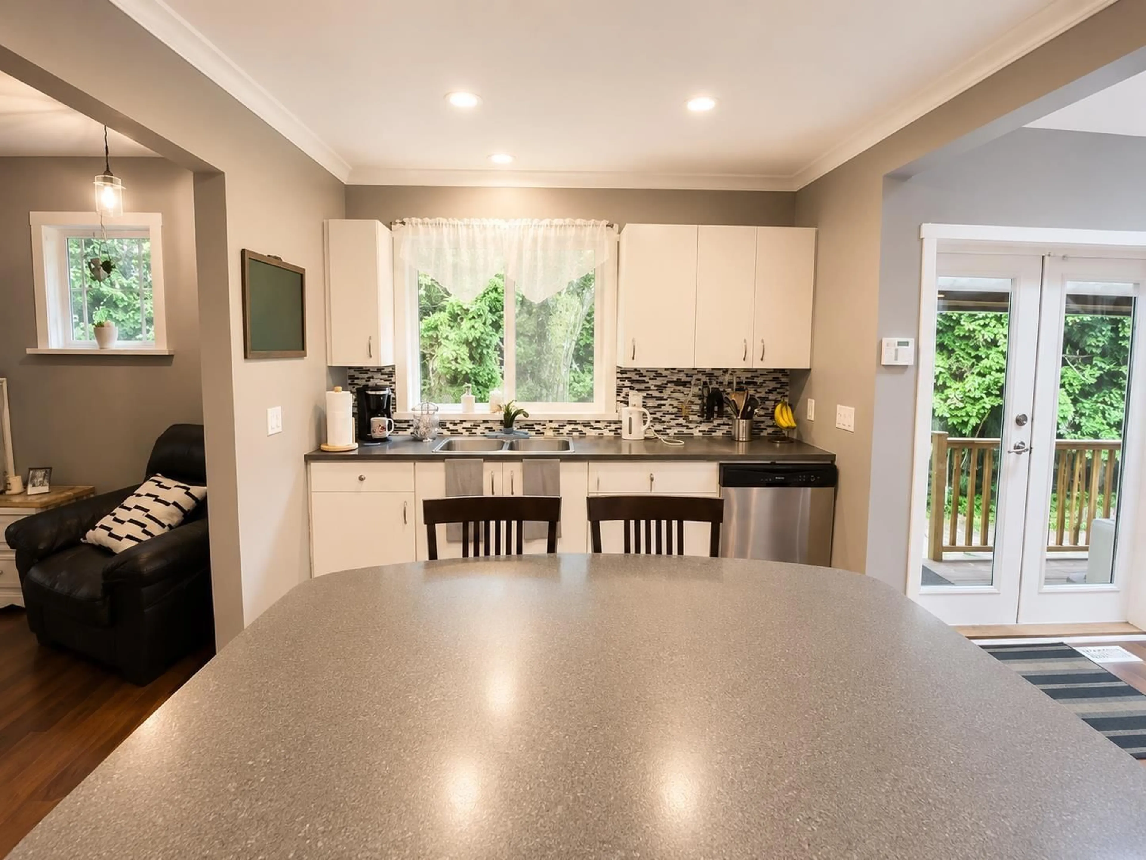 Open concept kitchen, unknown for 46031 CLEVELAND AVENUE, Chilliwack British Columbia V2P2W9