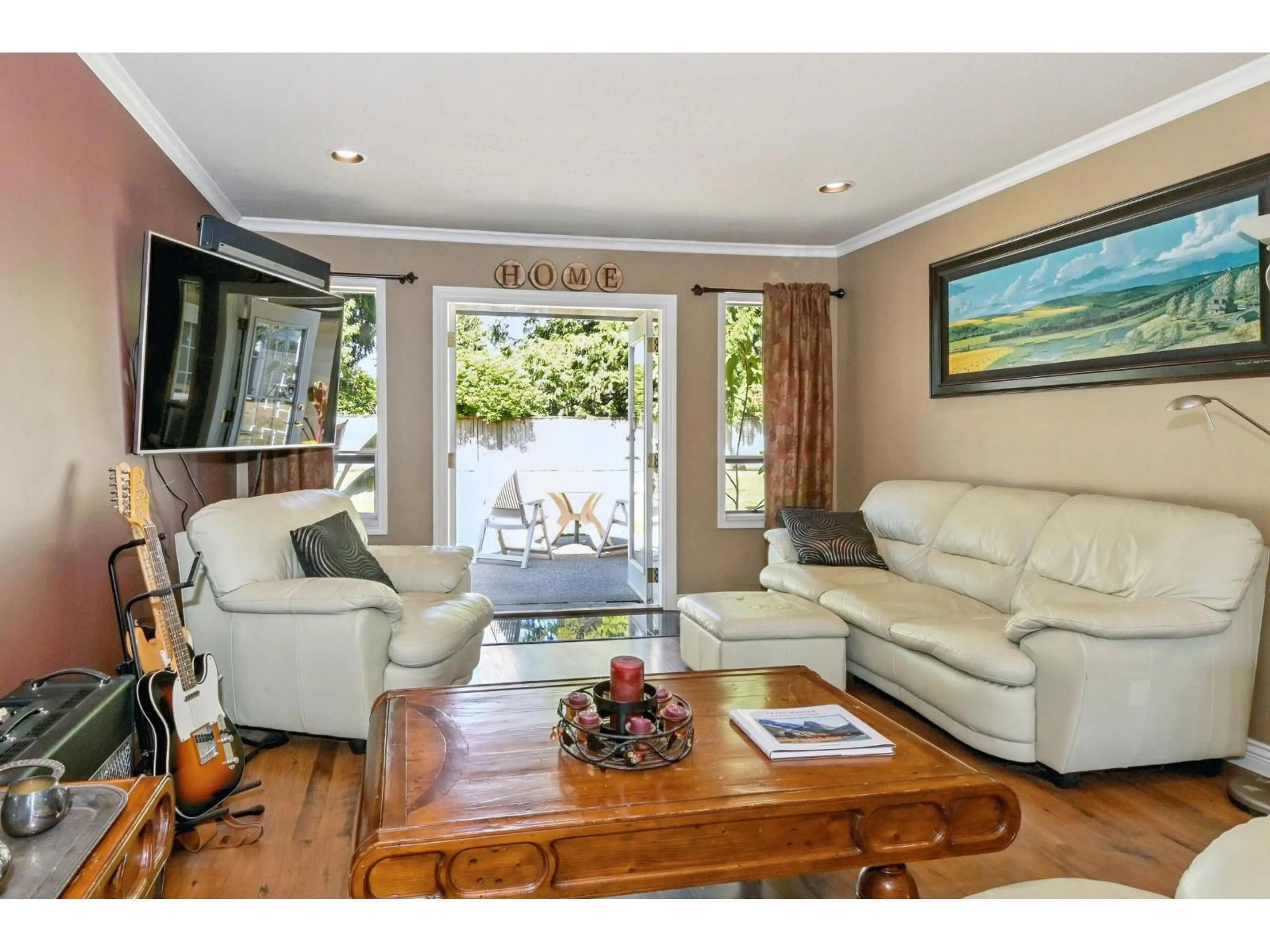 Living room with furniture, unknown for 4323 200 STREET, Langley British Columbia V3A1L2