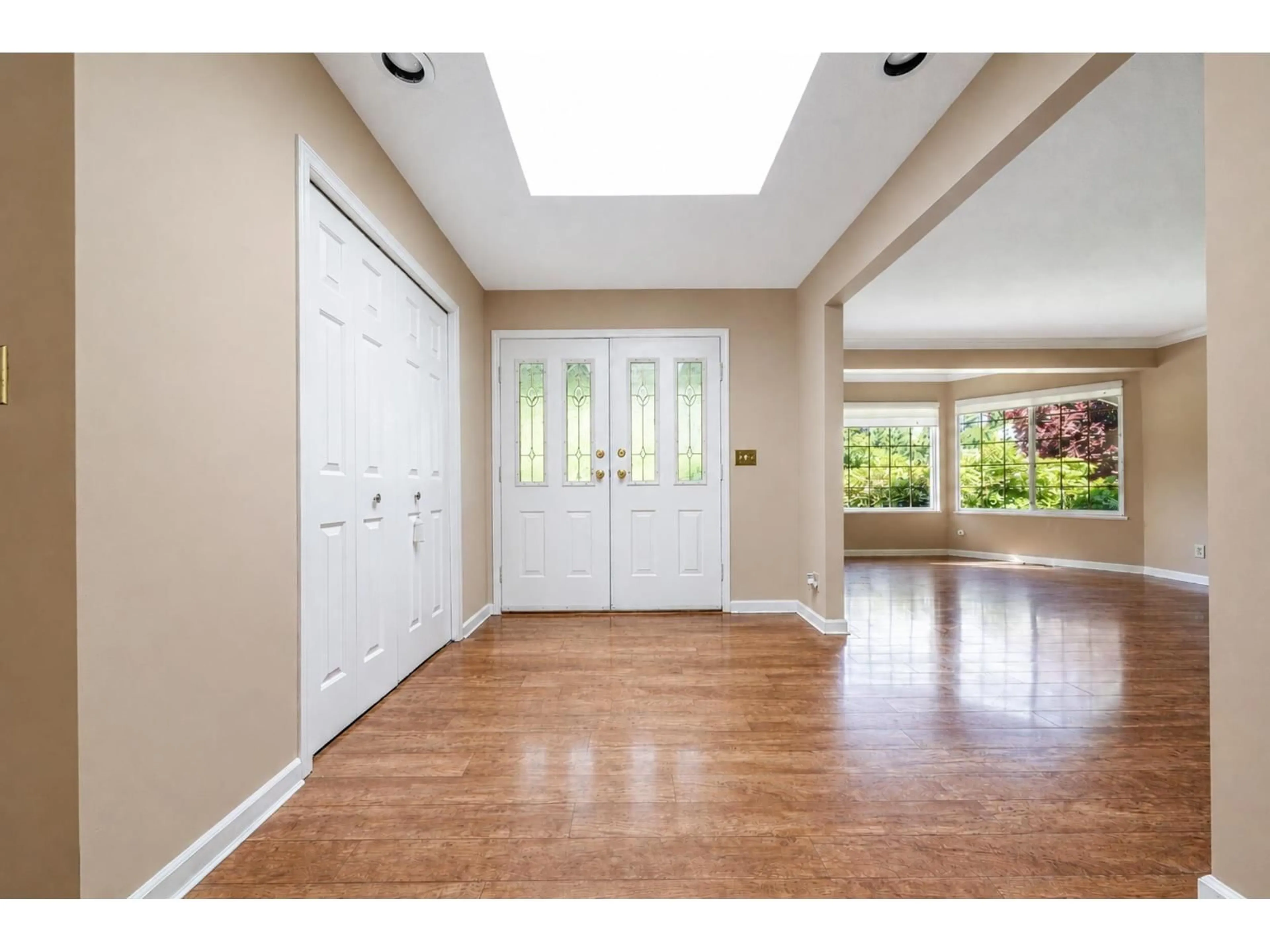 Indoor entryway for 14290 30 AVENUE, Surrey British Columbia V4P1R3