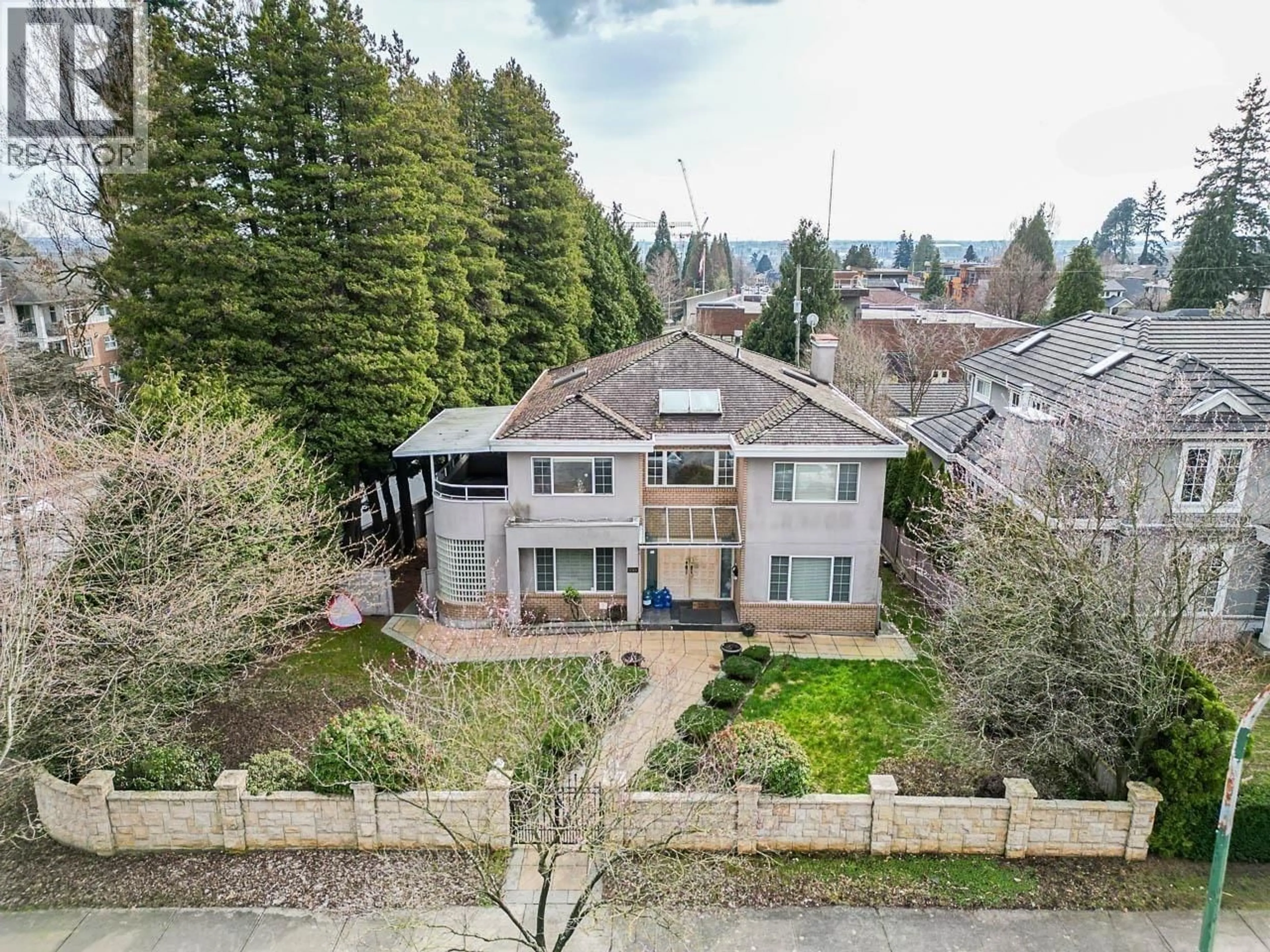 A pic from outside/outdoor area/front of a property/back of a property/a pic from drone, unknown for 1018 58TH AVENUE, Vancouver British Columbia V6P1W1