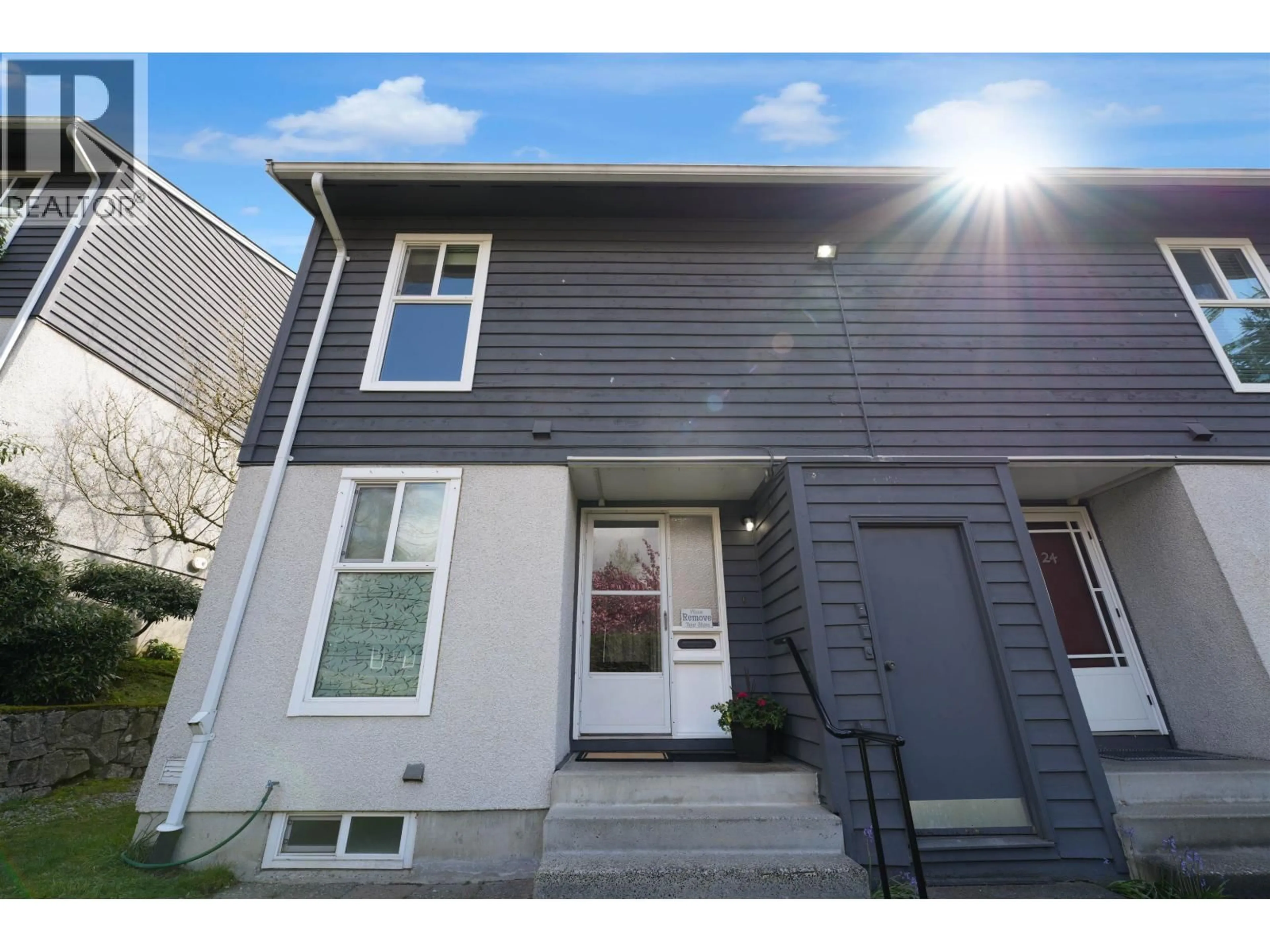Home with vinyl exterior material, street for 25 - 315 SCHOOLHOUSE STREET, Coquitlam British Columbia V3K5P4