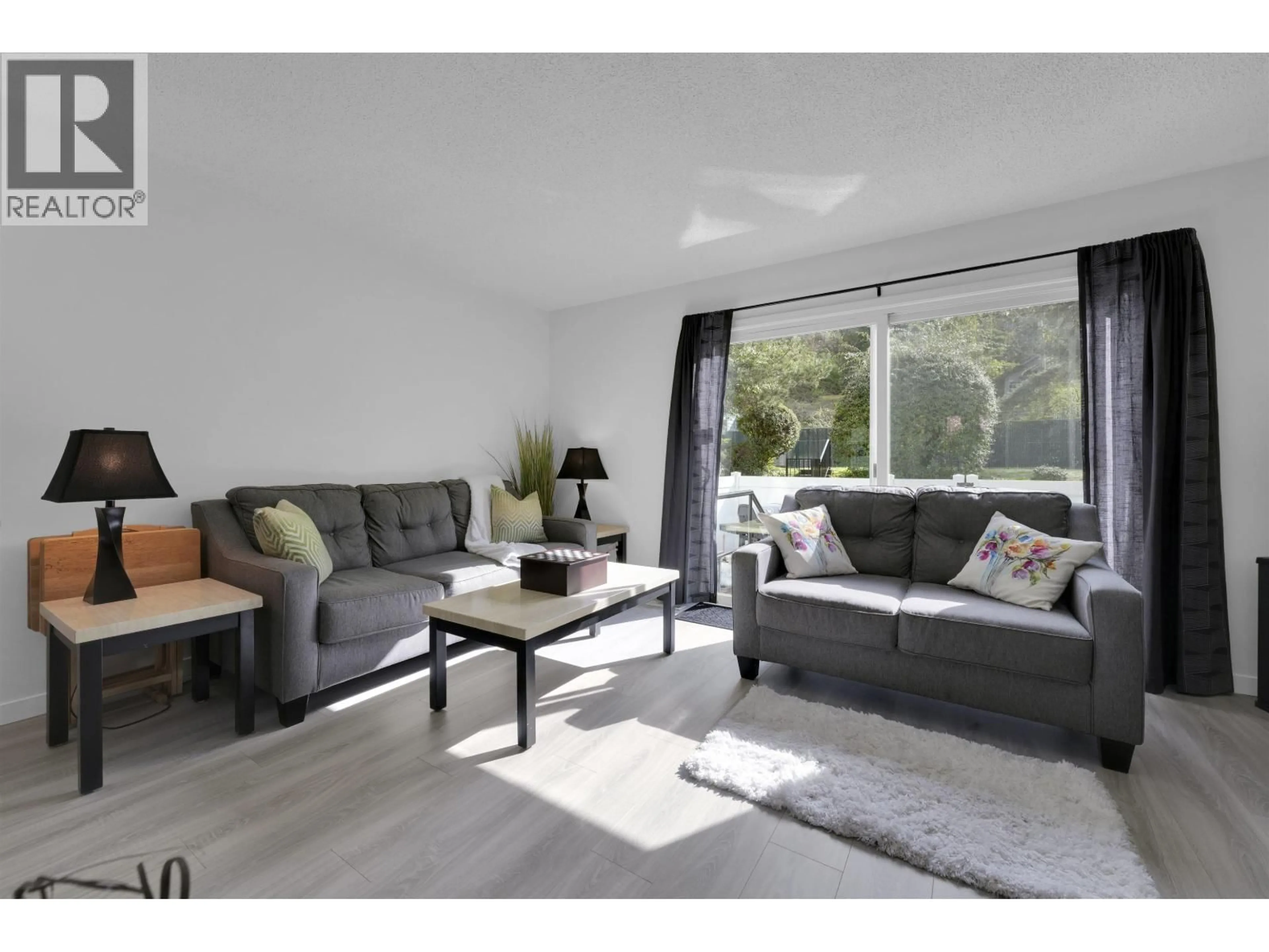 Living room with furniture, wood/laminate floor for 25 - 315 SCHOOLHOUSE STREET, Coquitlam British Columbia V3K5P4