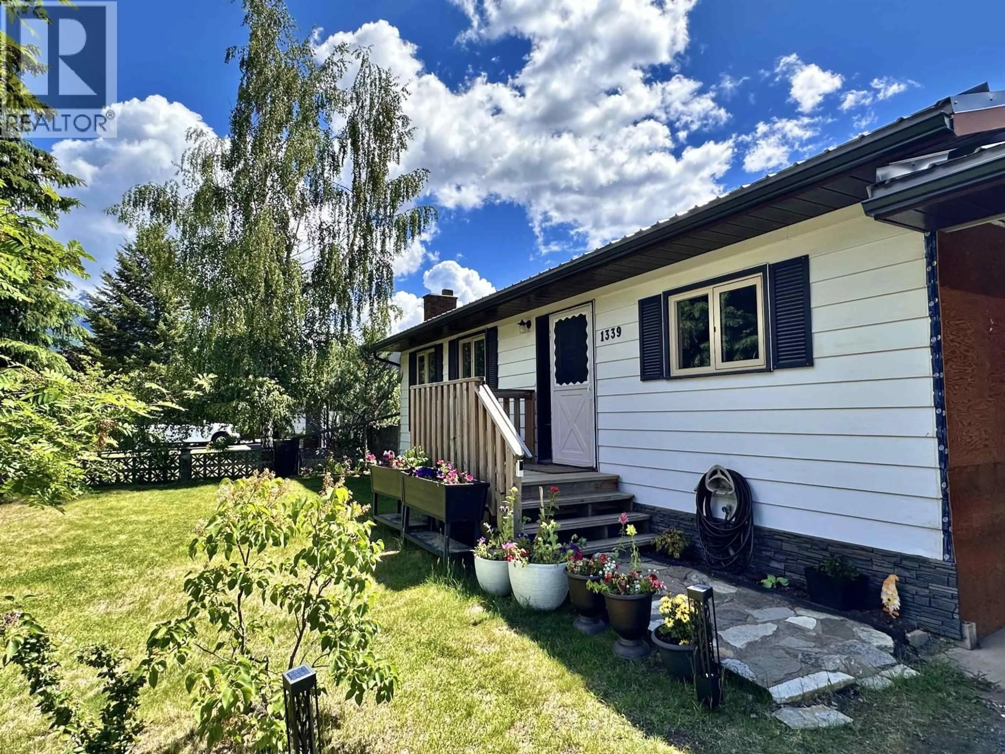 A pic from outside/outdoor area/front of a property/back of a property/a pic from drone, street for 1339 7TH AVENUE, Valemount British Columbia V0E2Z0