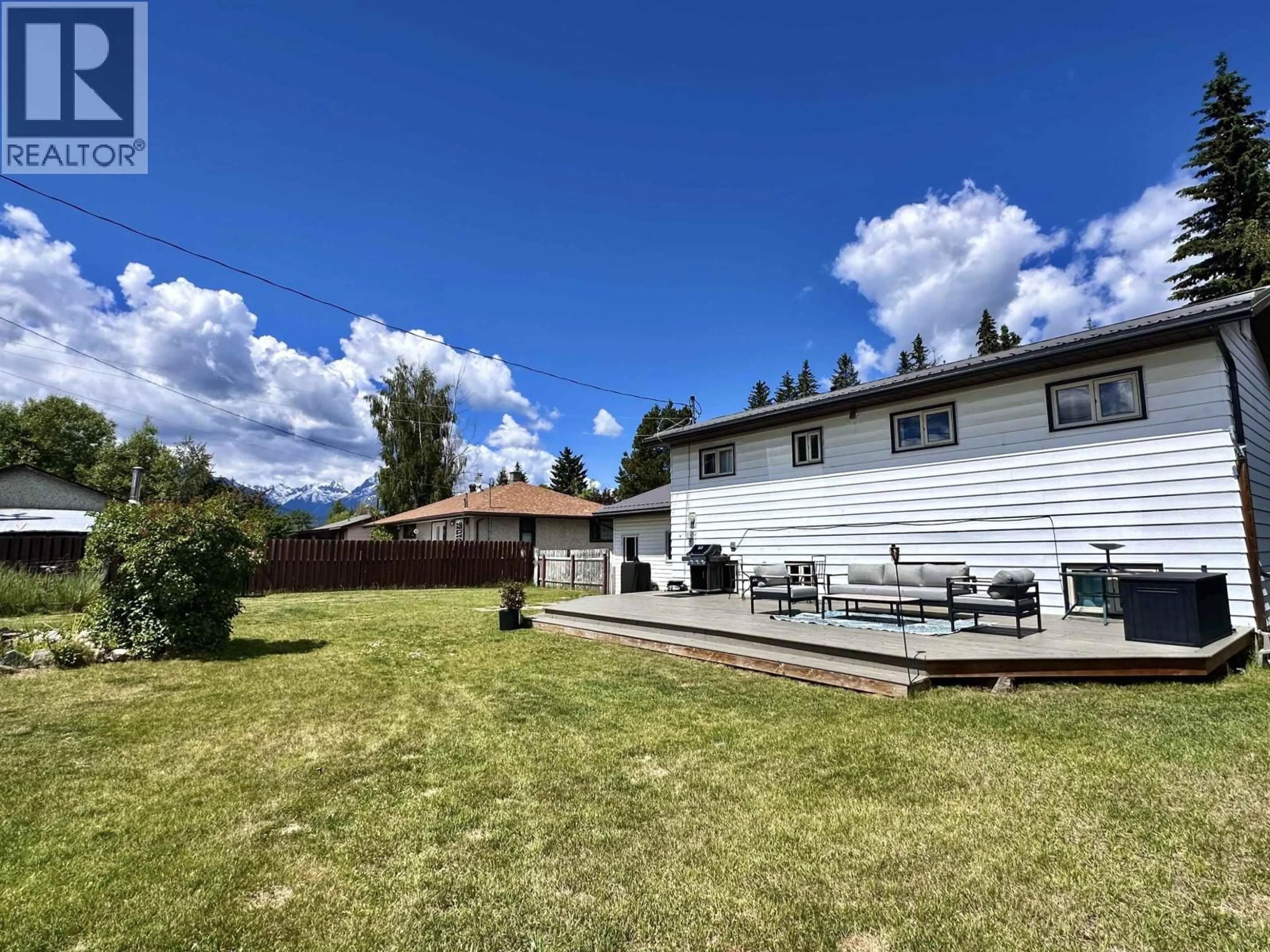 A pic from outside/outdoor area/front of a property/back of a property/a pic from drone, unknown for 1339 7TH AVENUE, Valemount British Columbia V0E2Z0