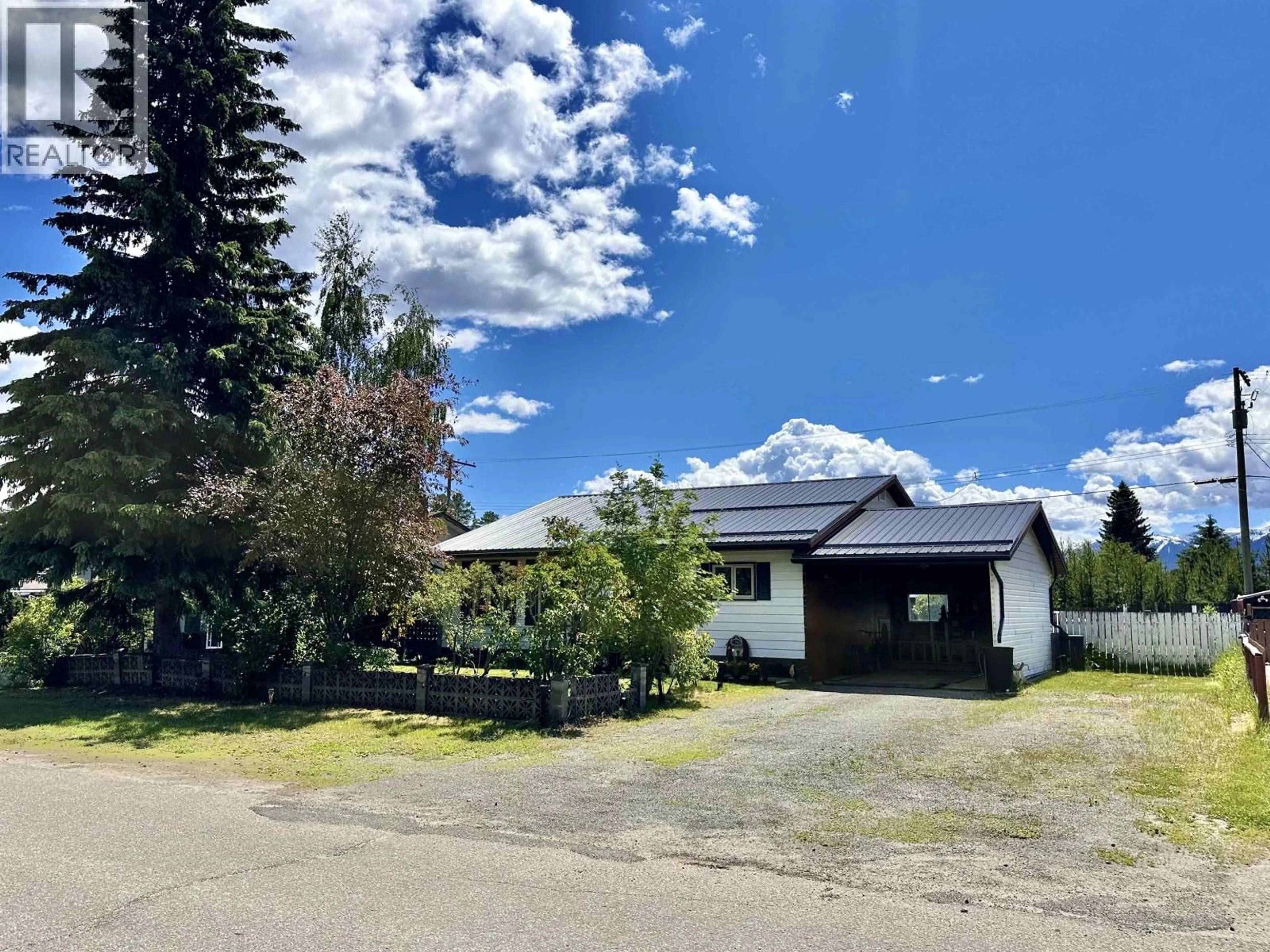 A pic from outside/outdoor area/front of a property/back of a property/a pic from drone, street for 1339 7TH AVENUE, Valemount British Columbia V0E2Z0