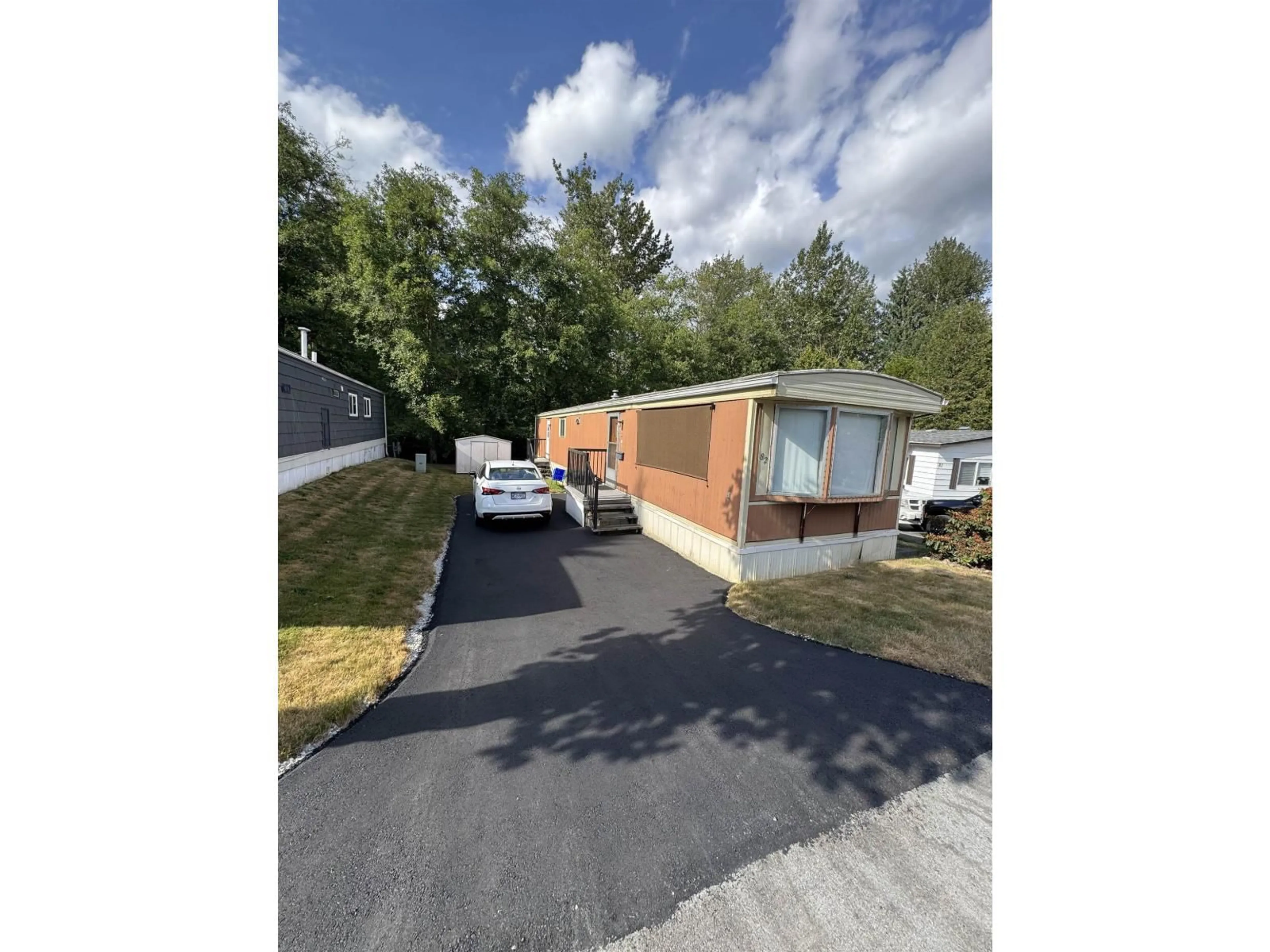 A pic from outside/outdoor area/front of a property/back of a property/a pic from drone, street for 82 - 8220 KING GEORGE BOULEVARD, Surrey British Columbia V3W6E1