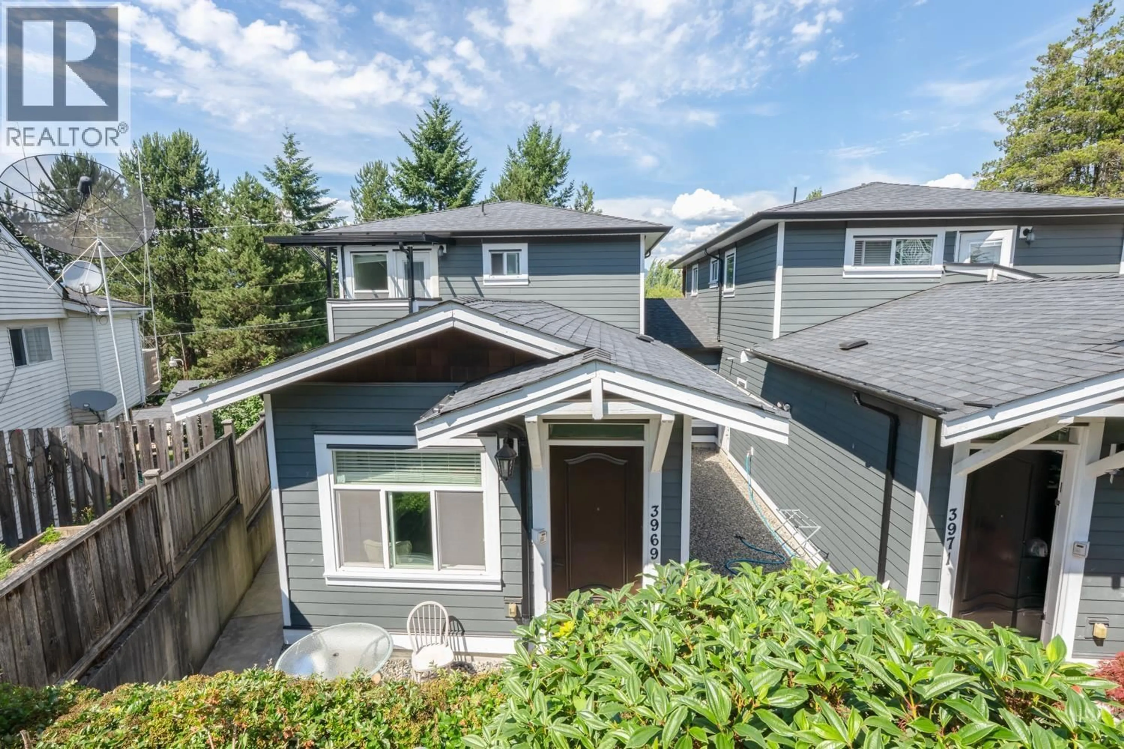 A pic from outside/outdoor area/front of a property/back of a property/a pic from drone, mountain view for 3969 NITHSDALE STREET, Burnaby British Columbia V5G1P5