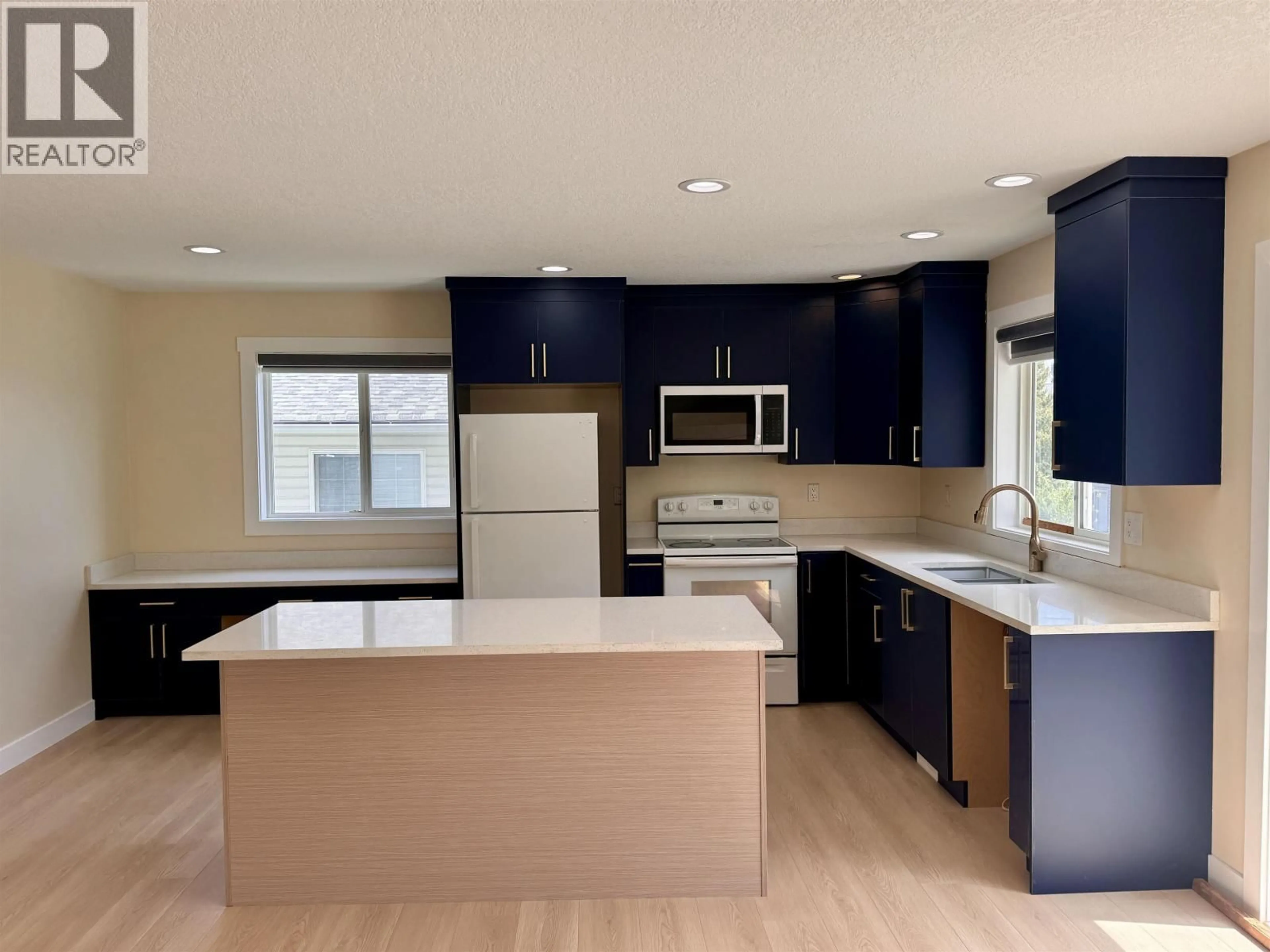 Open concept kitchen, unknown for 4287 22ND AVENUE, Prince George British Columbia V2N3B3