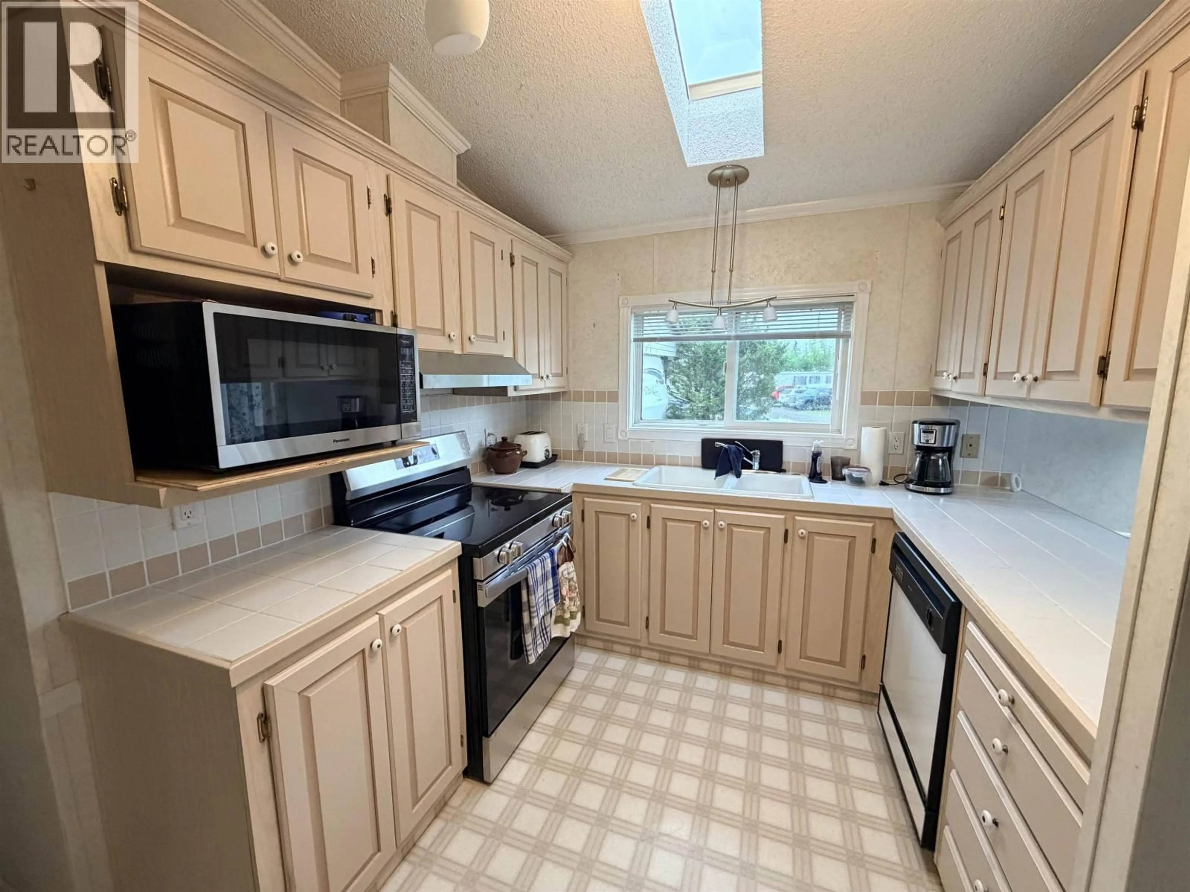 Standard kitchen, ceramic/tile floor for 19 - 7817 97 HIGHWAY HIGHWAY, Prince George British Columbia V2N6P6