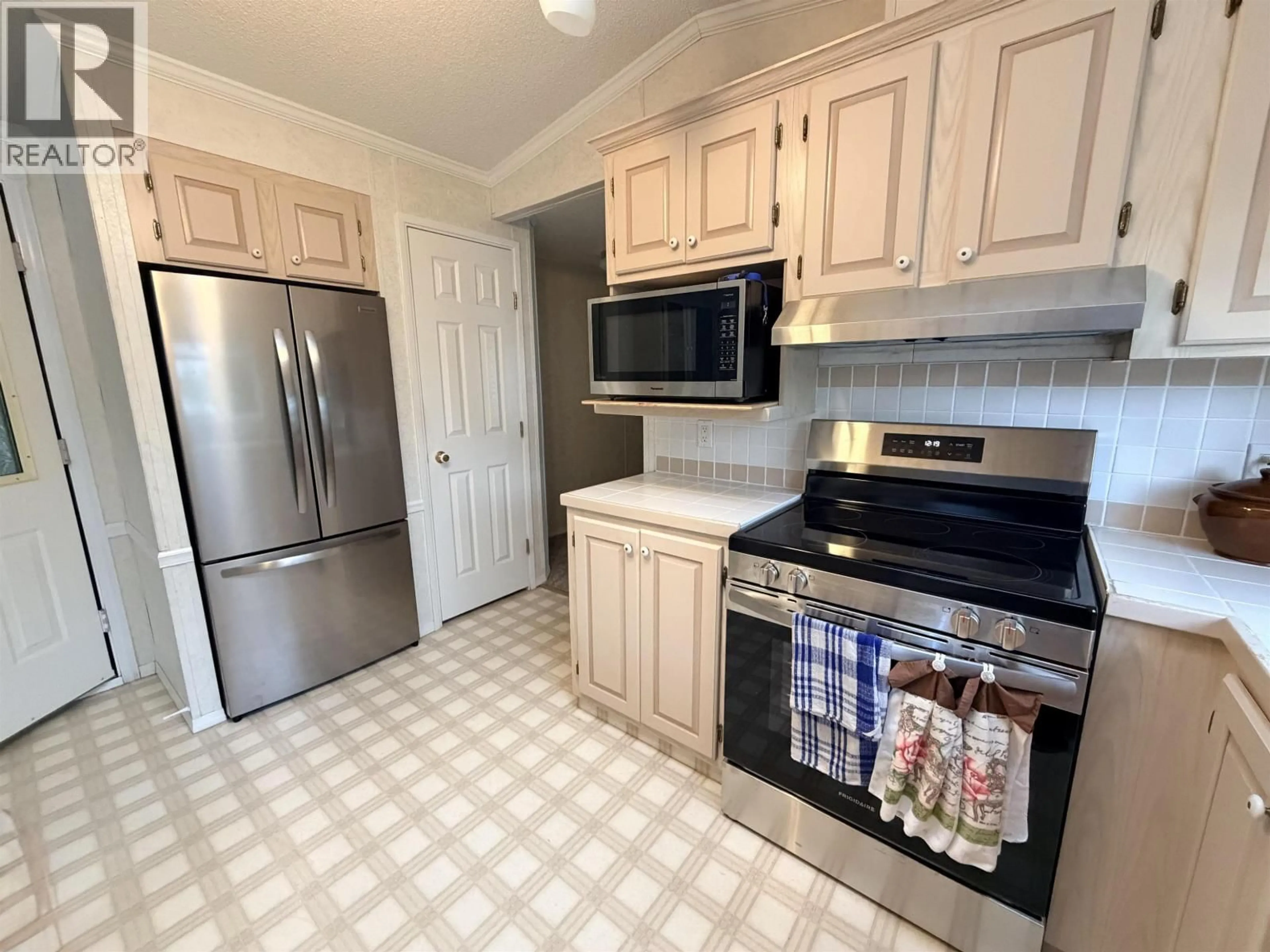 Standard kitchen, ceramic/tile floor for 19 - 7817 97 HIGHWAY HIGHWAY, Prince George British Columbia V2N6P6