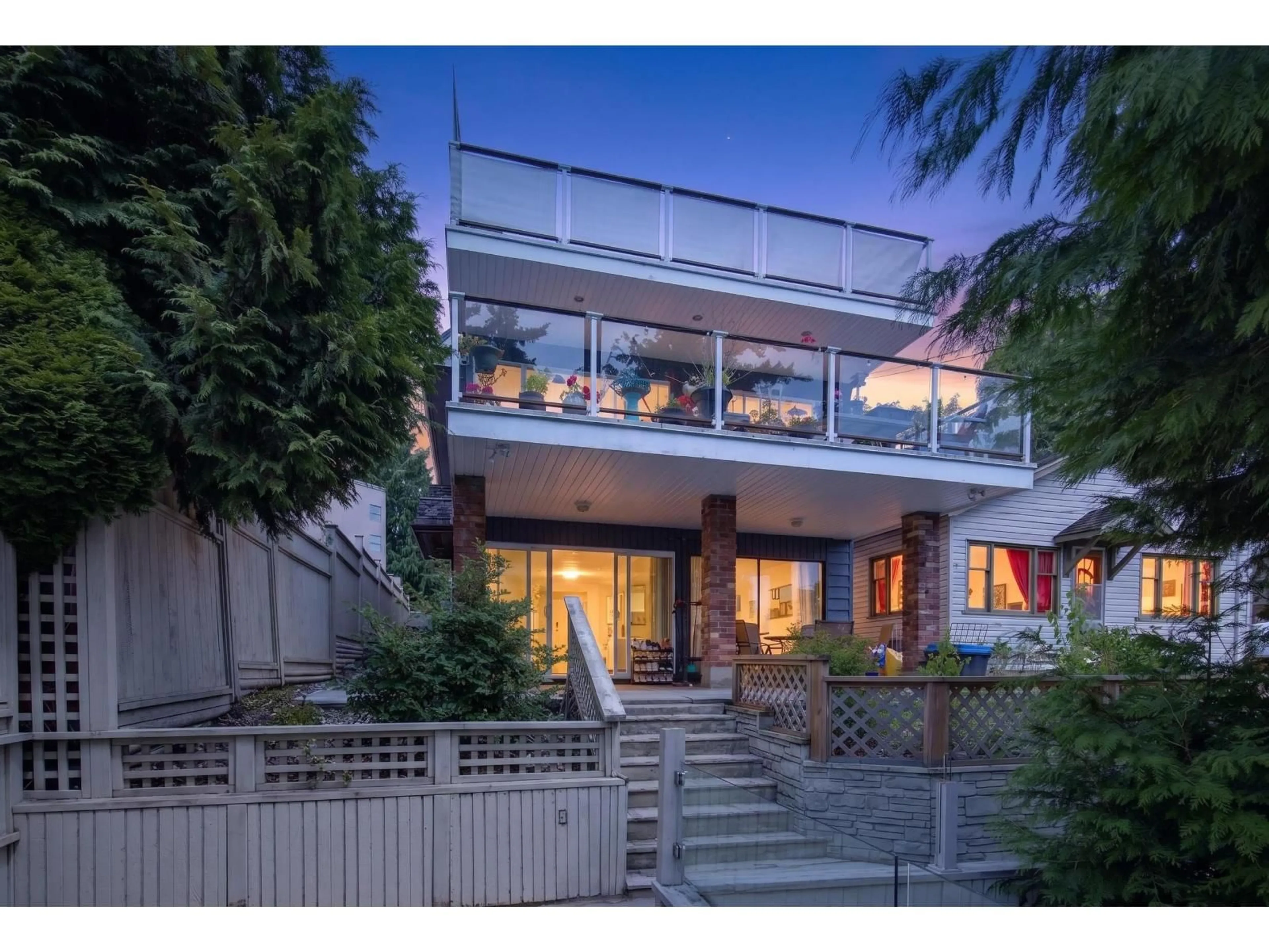 Unknown for 15667 MARINE DRIVE, White Rock British Columbia V4B1E3