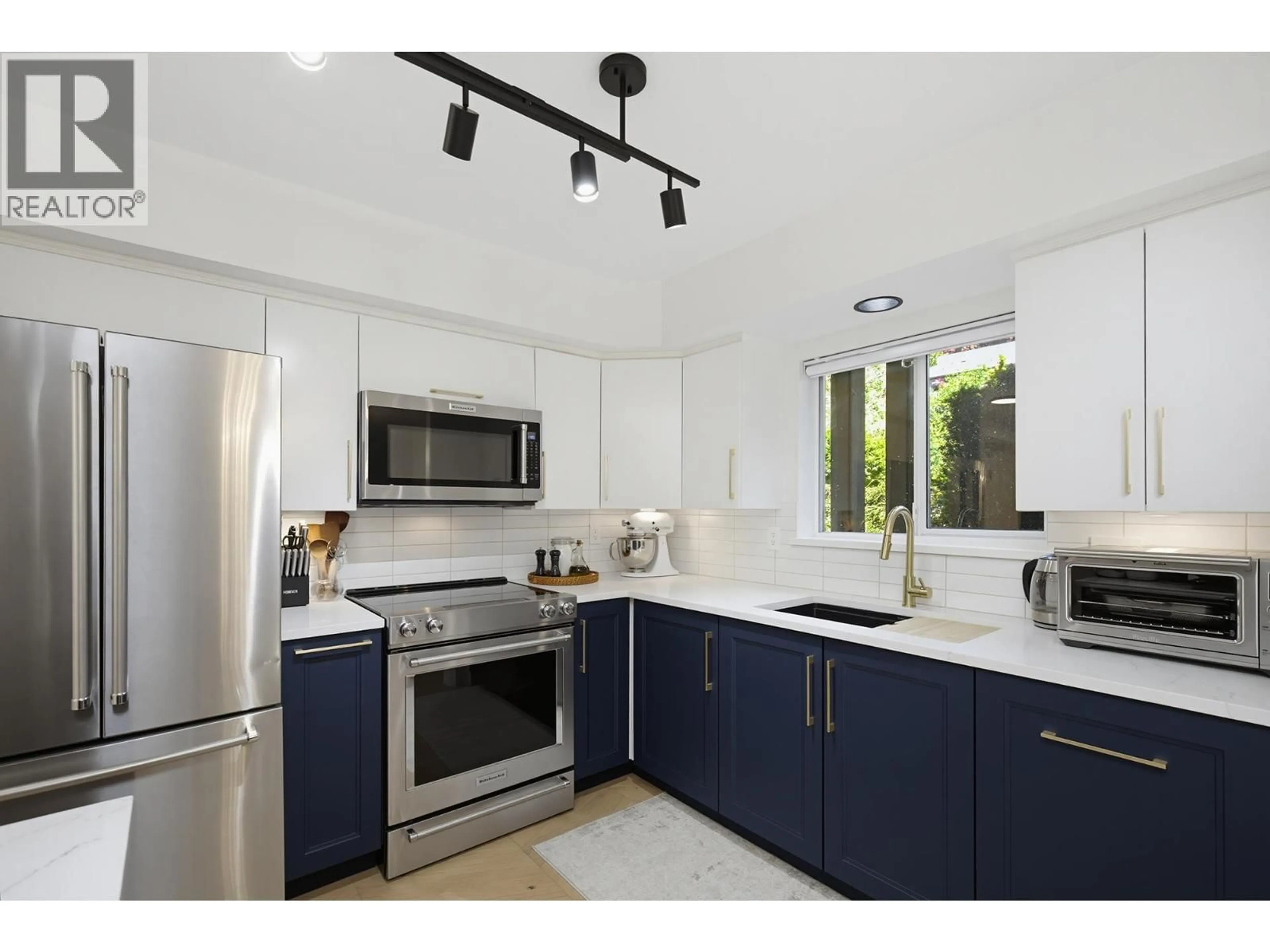 Open concept kitchen, ceramic/tile floor for 105 - 20556 113 AVENUE, Maple Ridge British Columbia V2X1Z3