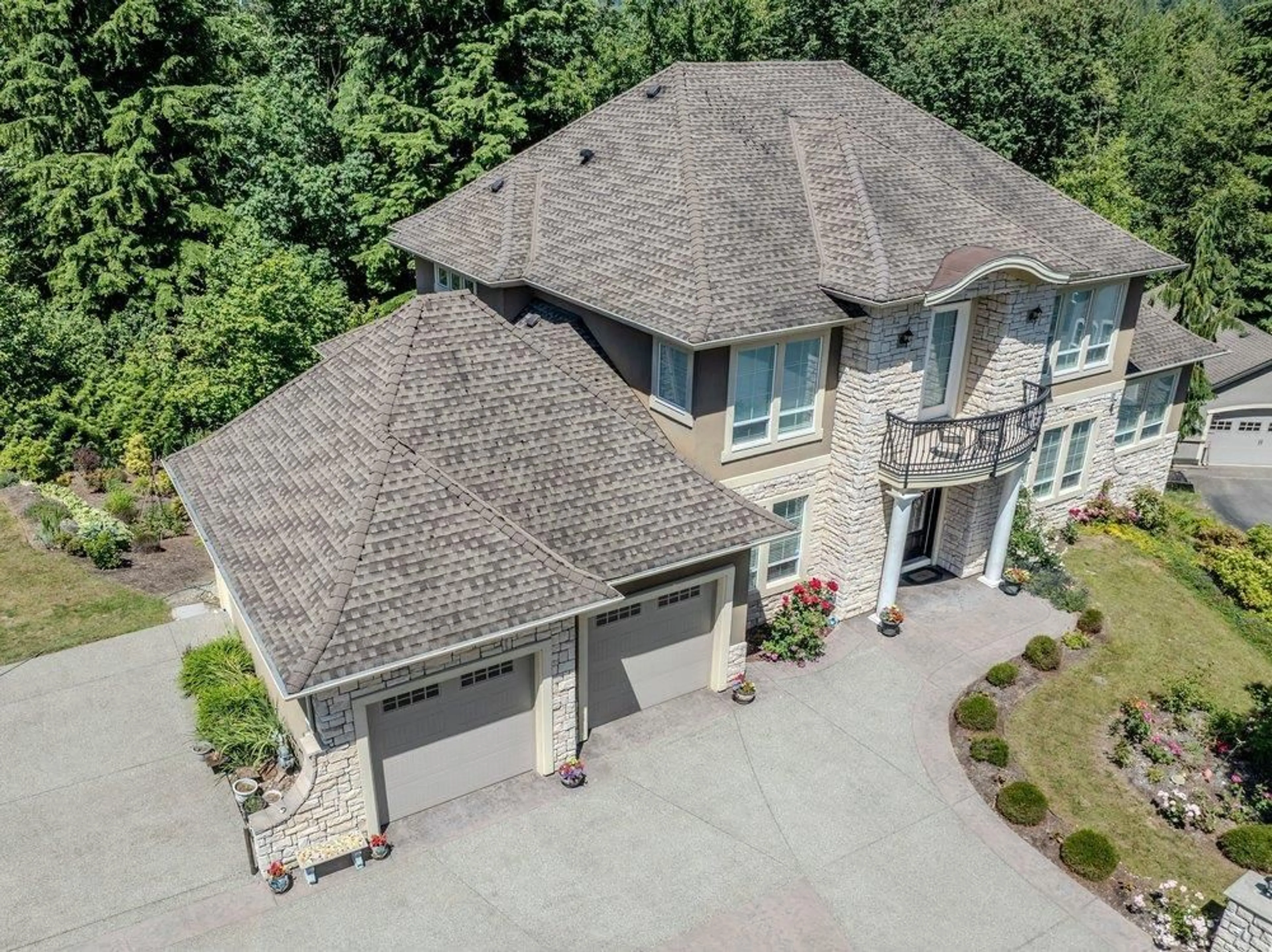 A pic from outside/outdoor area/front of a property/back of a property/a pic from drone, street for 8749 JONES TERRACE, Mission British Columbia V2V4X7