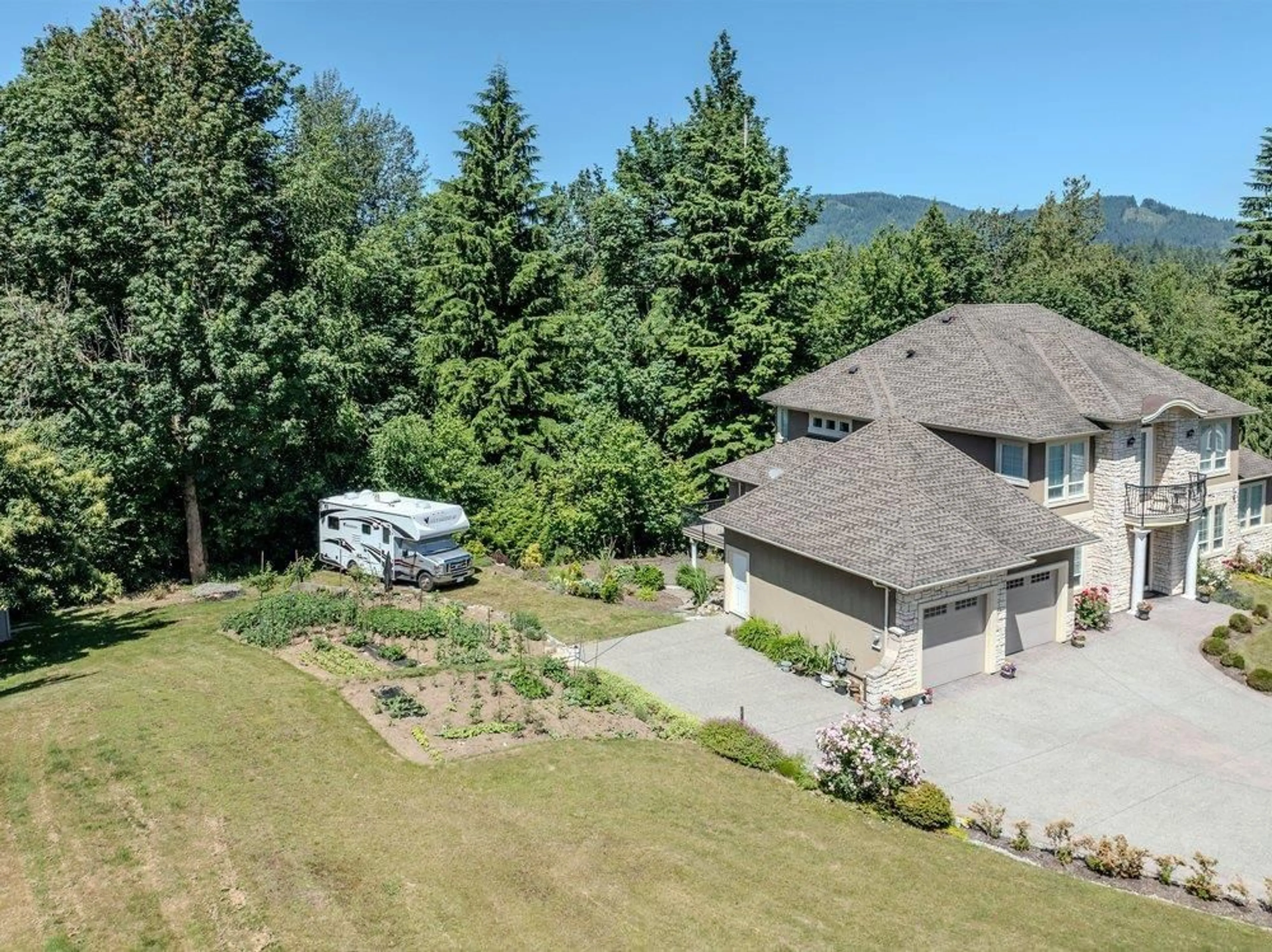 A pic from outside/outdoor area/front of a property/back of a property/a pic from drone, mountain view for 8749 JONES TERRACE, Mission British Columbia V2V4X7