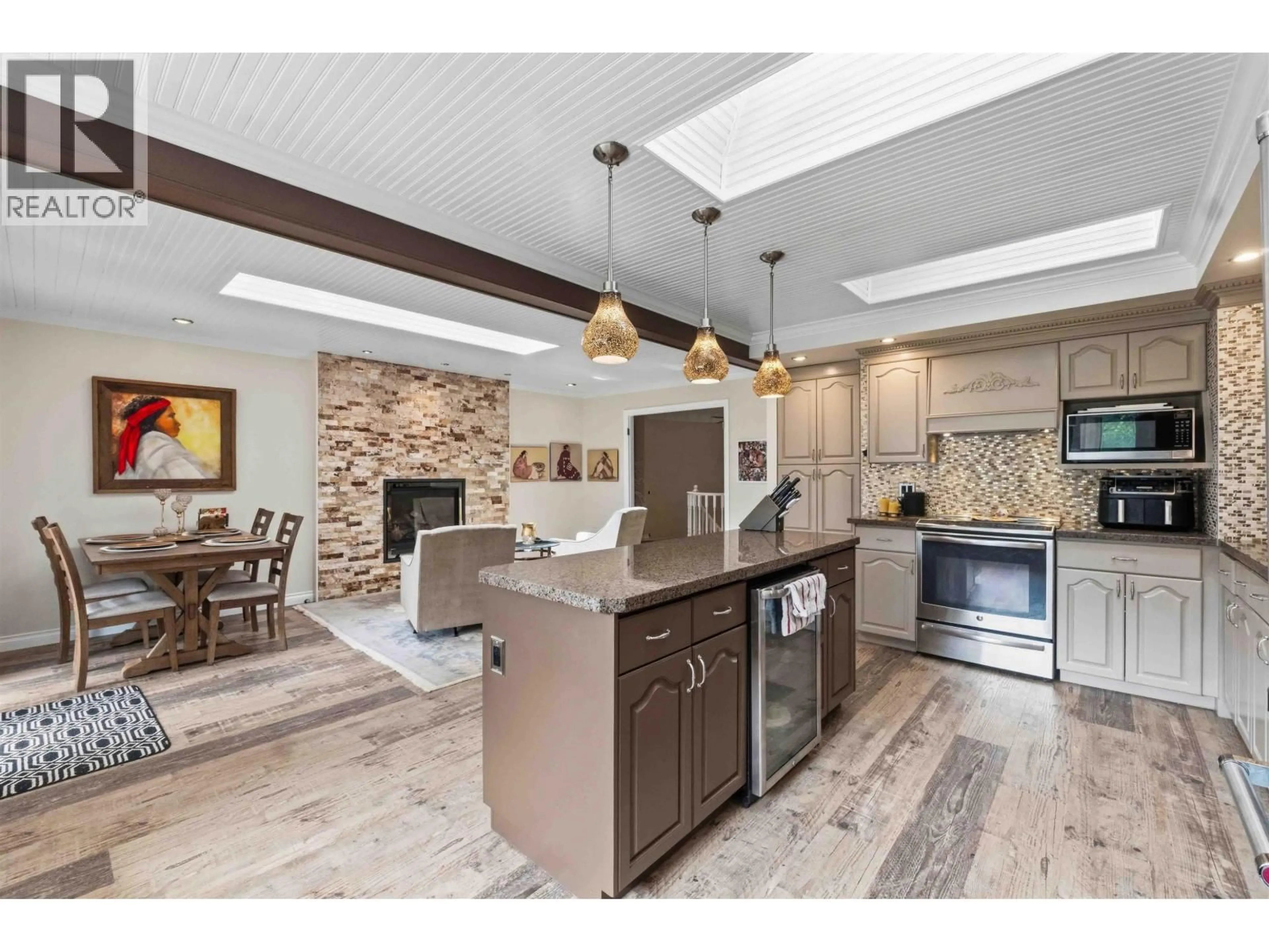 Open concept kitchen, ceramic/tile floor for 13150 ALOUETTE ROAD, Maple Ridge British Columbia V4R1R8