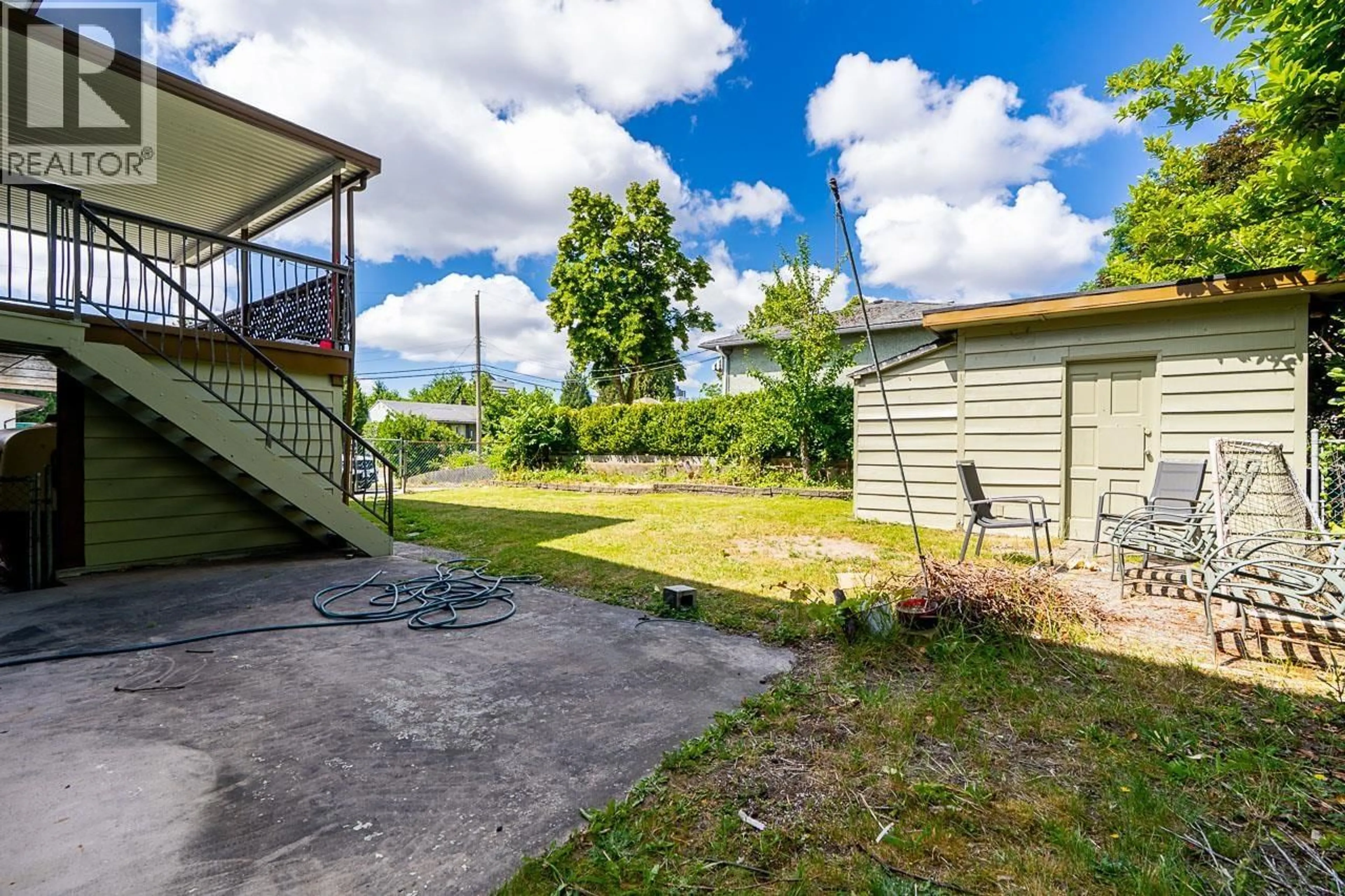 Patio, unknown for 5089 INMAN AVENUE, Burnaby British Columbia V5G2Y7