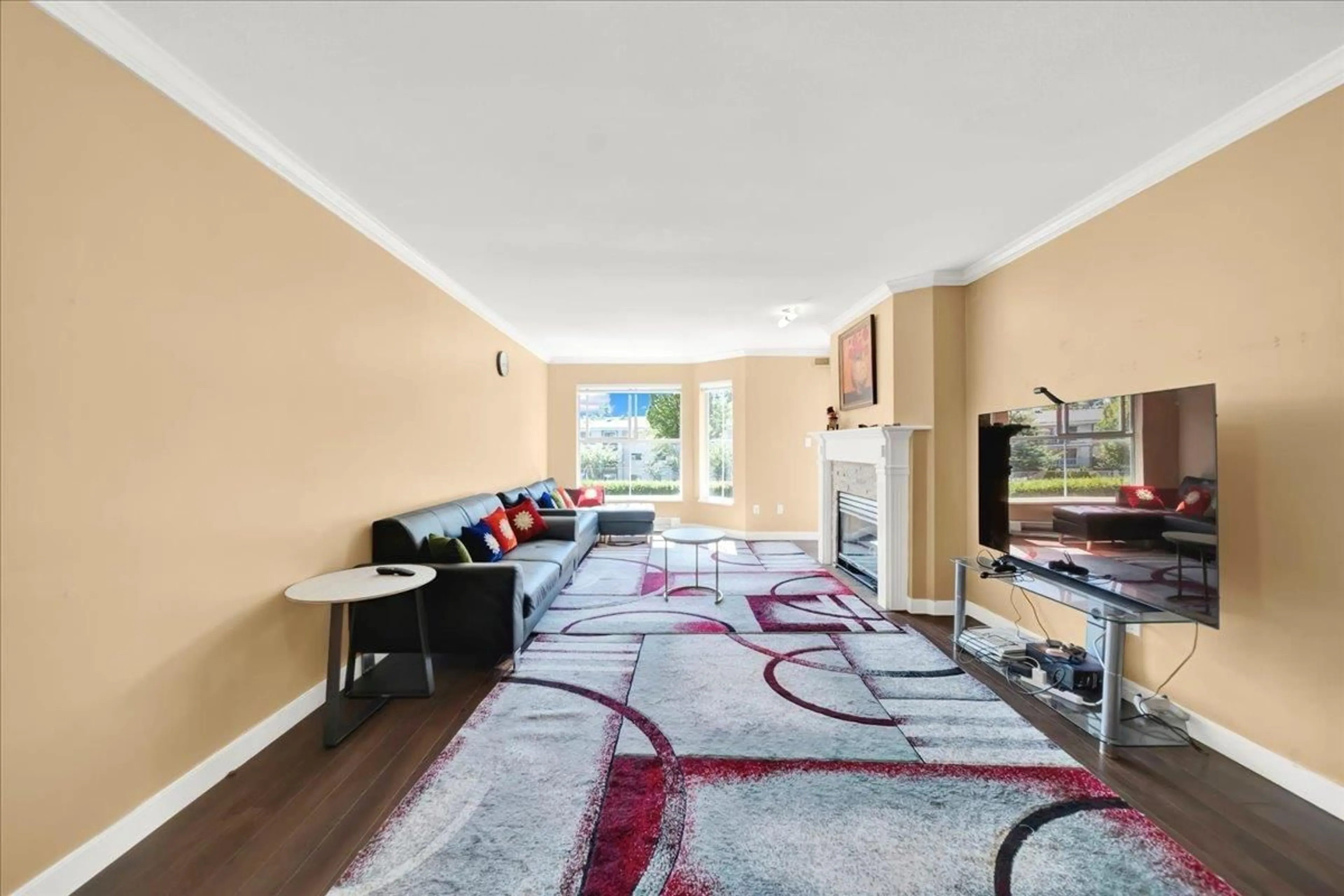 Living room with furniture, unknown for 210 - 15130 108 AVENUE, Surrey British Columbia V3R0T8